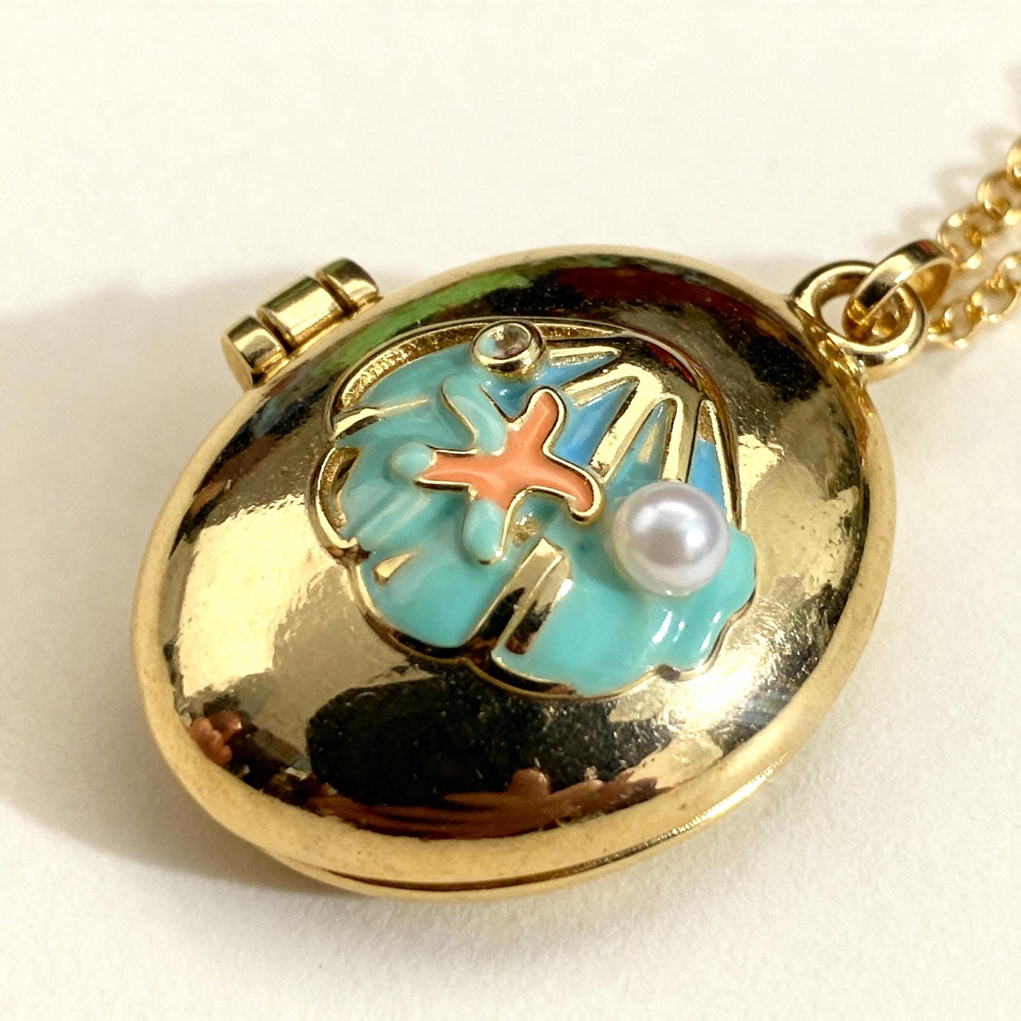 Turquoise Seashell Oval Photo Locket Necklace – Personalized Keepsake Gift