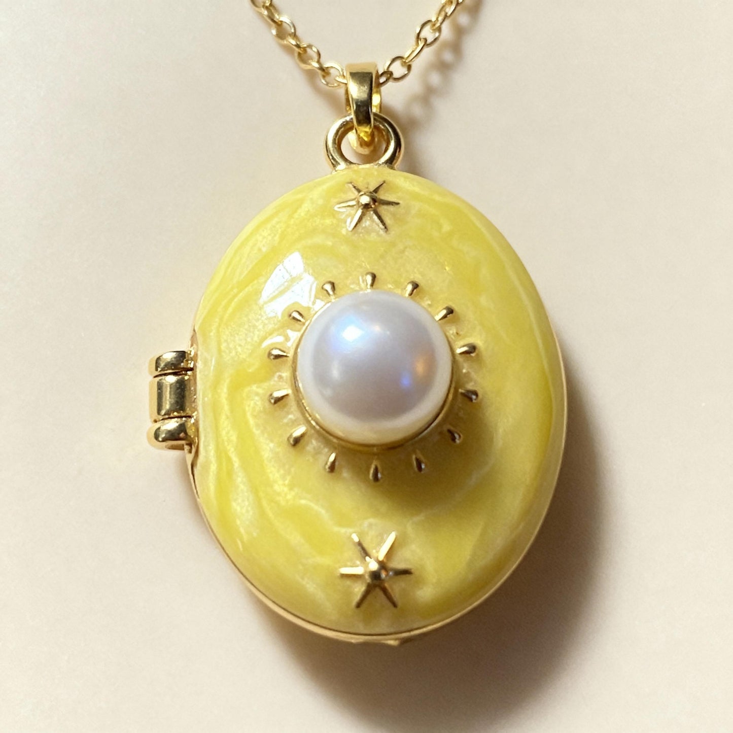 Yellow Pearl Oval Photo Locket Necklace – Personalized Keepsake Gift