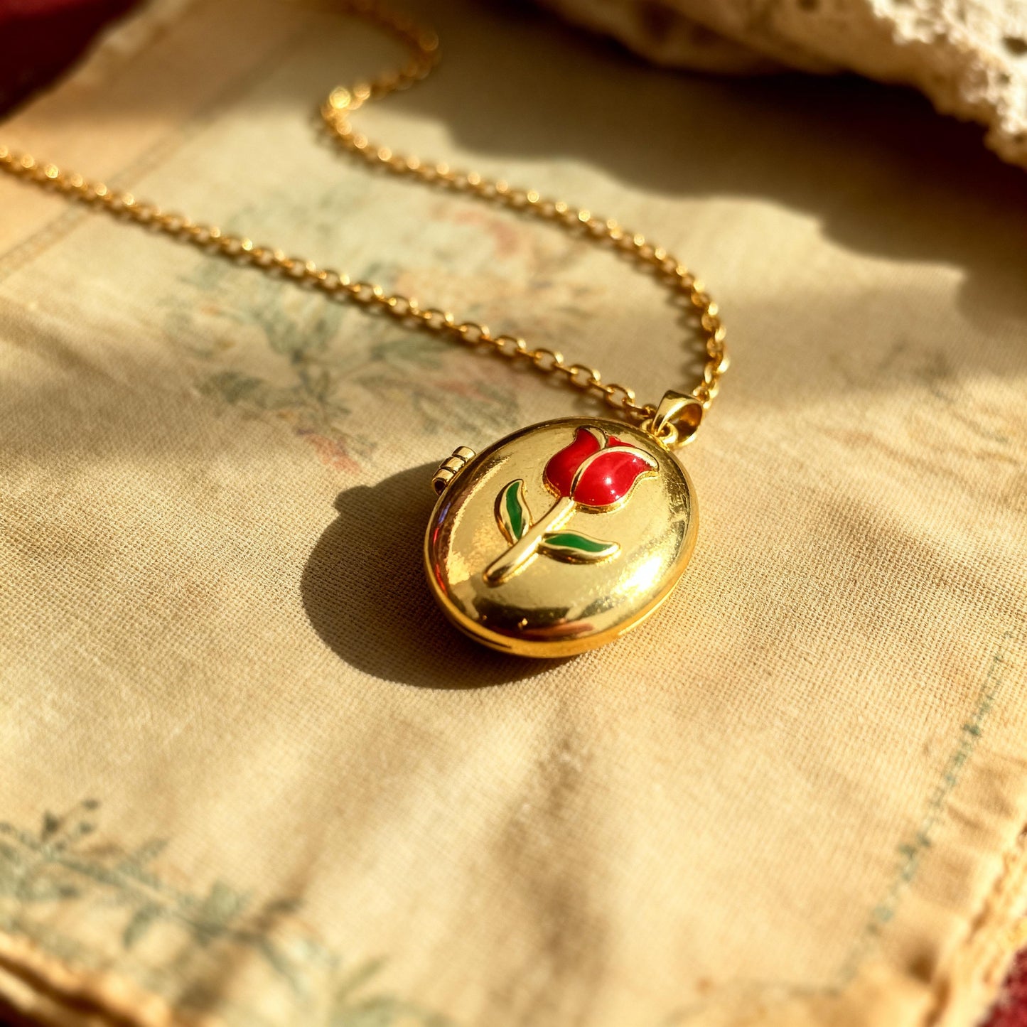 Red Tulip Oval Photo Locket Necklace – Personalized Keepsake Gift