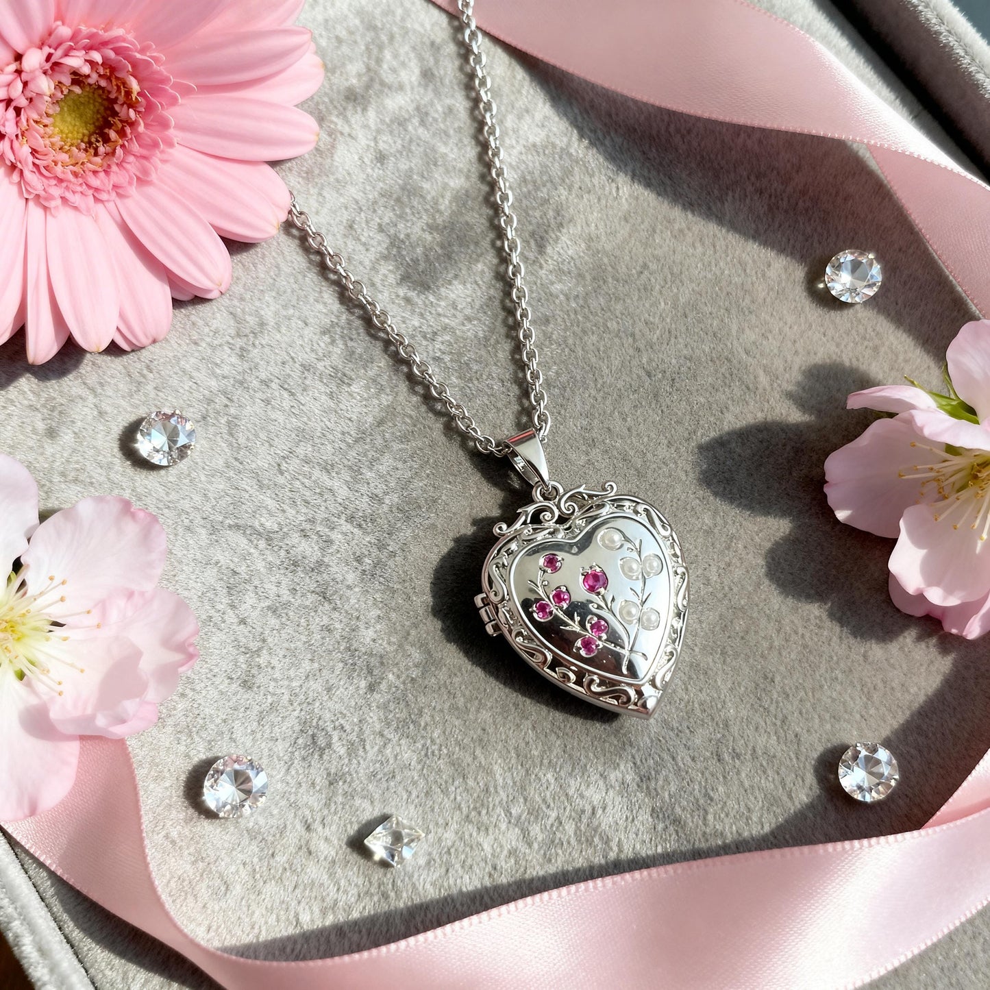 Floral Heart Photo Locket Necklace – Personalized Keepsake Gift