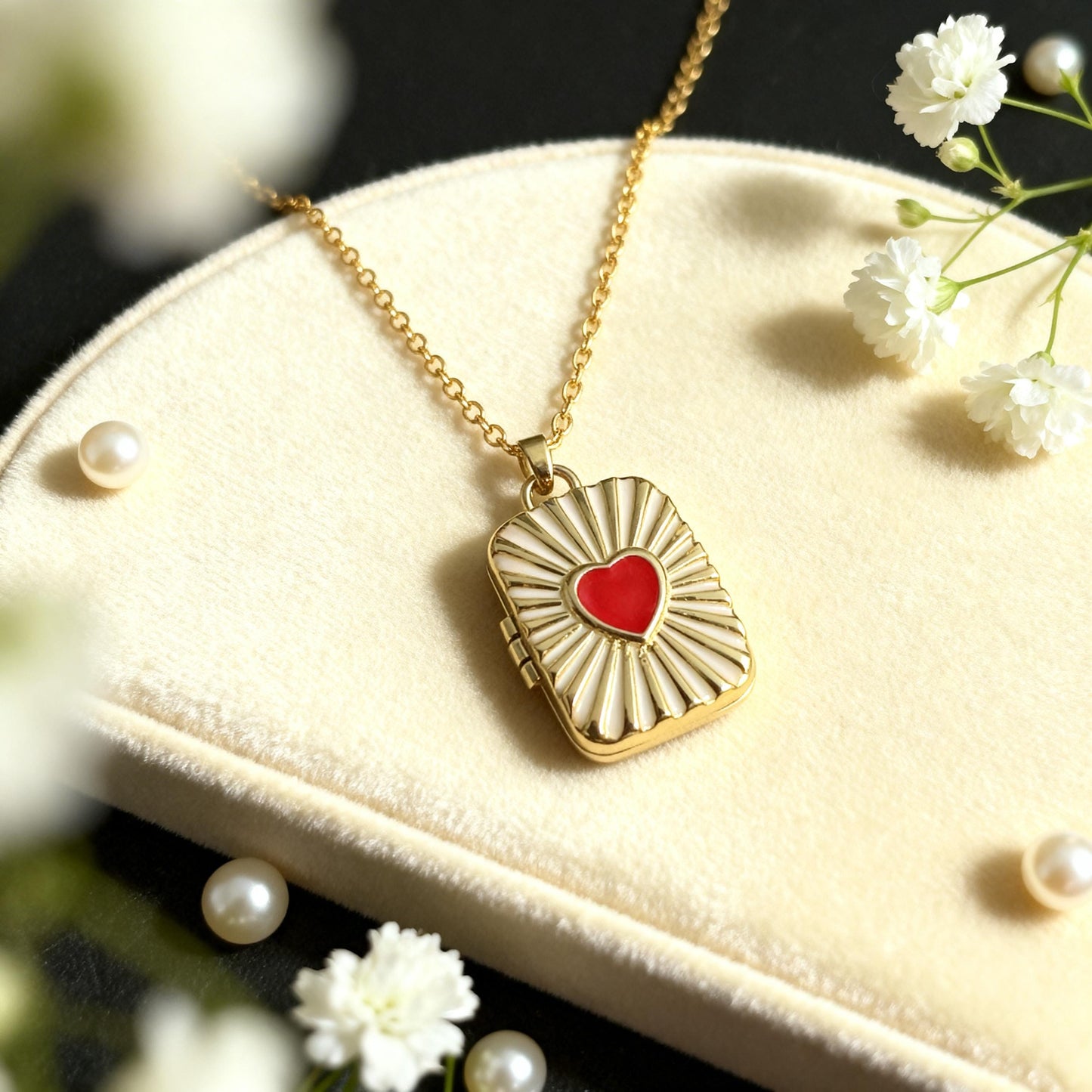 Retro Heart Photo Locket Necklace – Personalized Keepsake Gift