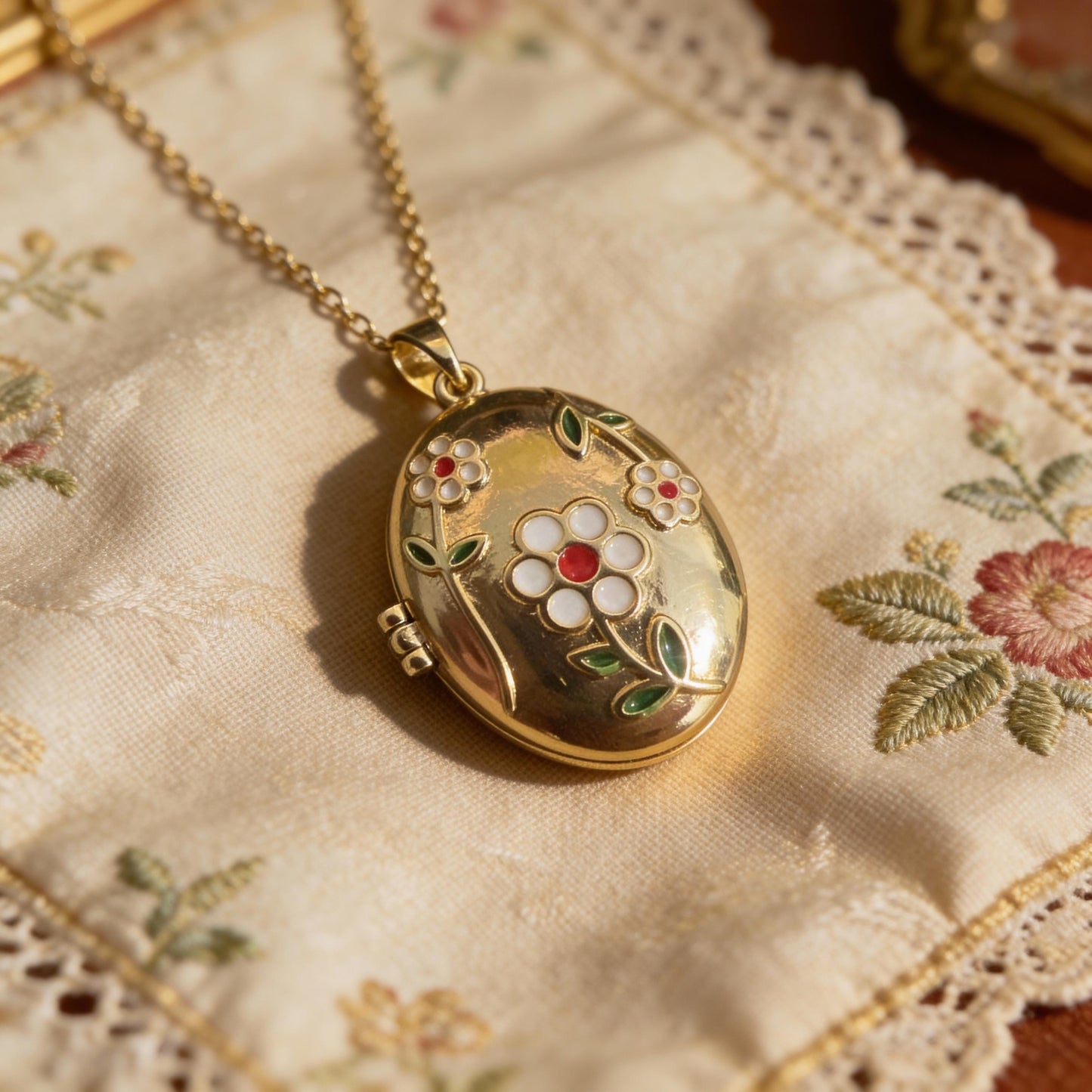 Daisy Oval Photo Locket Necklace – Personalized Keepsake Gift