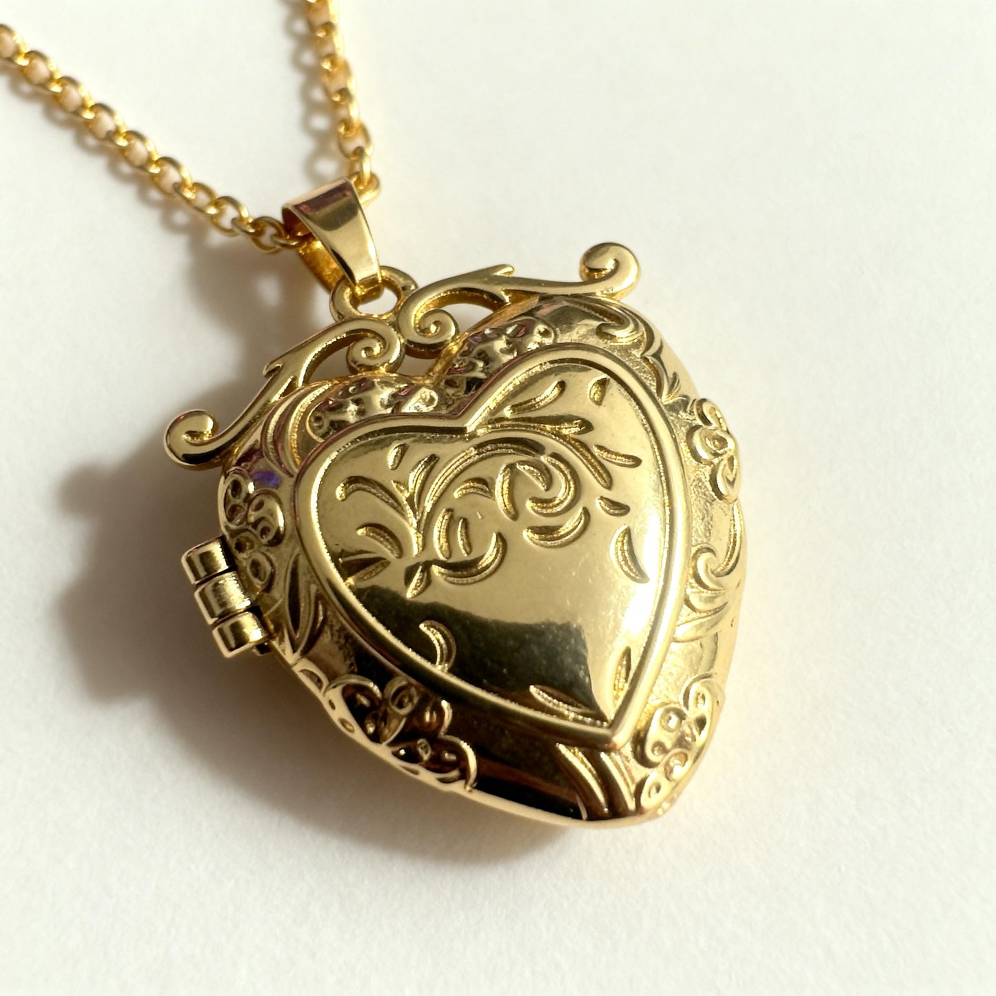 Vintage Heart Photo Locket Necklace – Personalized Keepsake Gift
