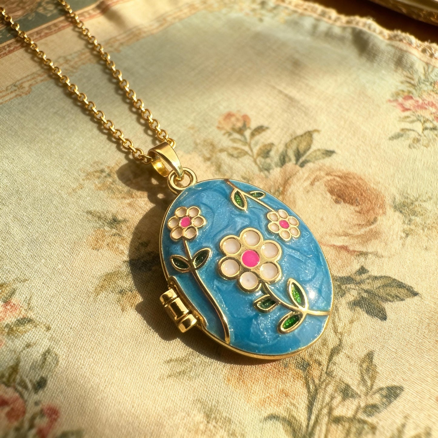 Blue Daisy Oval Photo Locket Necklace – Personalized Keepsake Gift