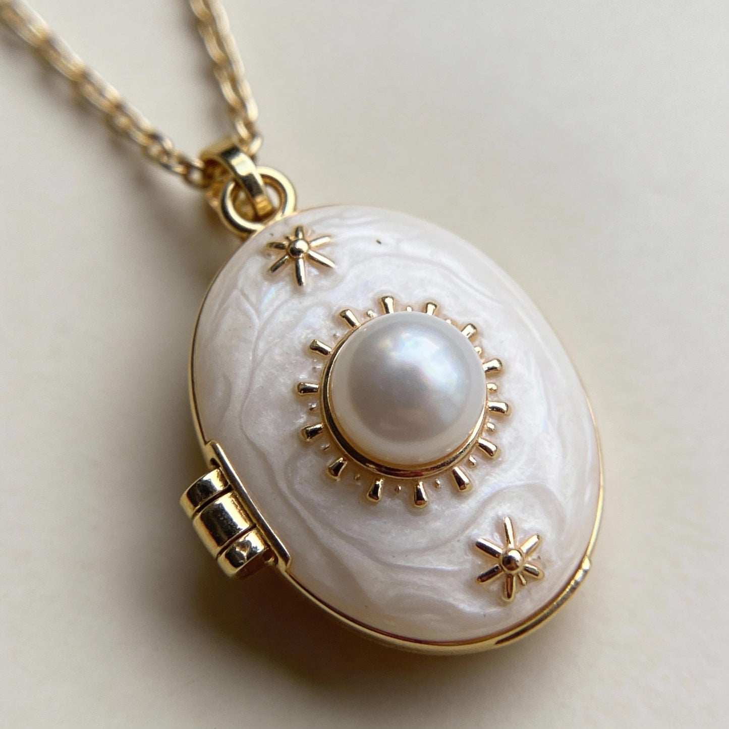 Pearl Star Photo Locket Necklace – Personalized Keepsake Gift