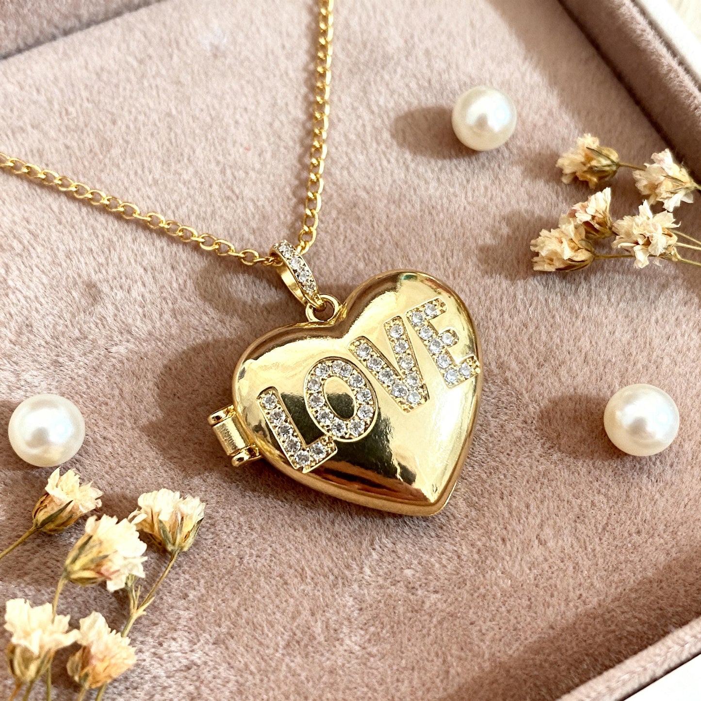 Love Heart Photo Locket Necklace – Personalized Keepsake Gift