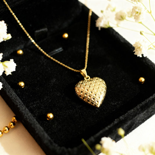 Classic Heart Photo Locket Necklace – Personalized Keepsake Gift