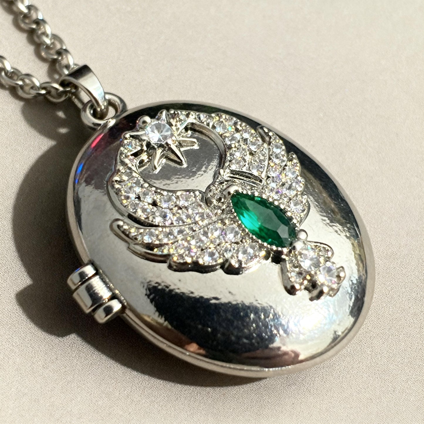 Guardian Angel Oval Photo Locket Necklace – Personalized Keepsake Gift