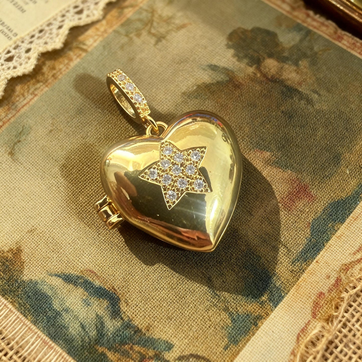 Crystal Star Heart Photo Locket Necklace – Personalized Keepsake Gift