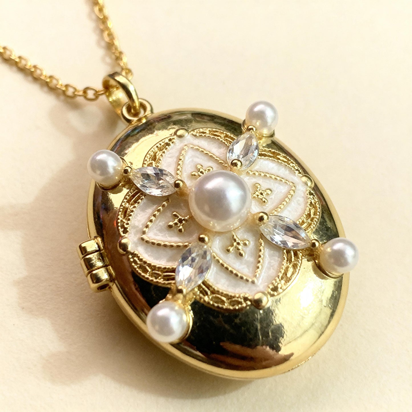 Crystal Pearl Floral Oval Photo Locket Necklace – Personalized Keepsake Gift