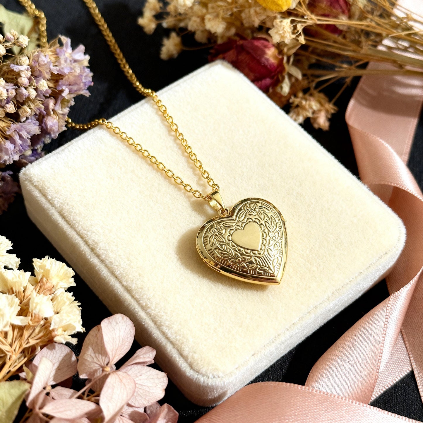 Floral Heart Photo Locket Necklace – Personalized Keepsake Gift