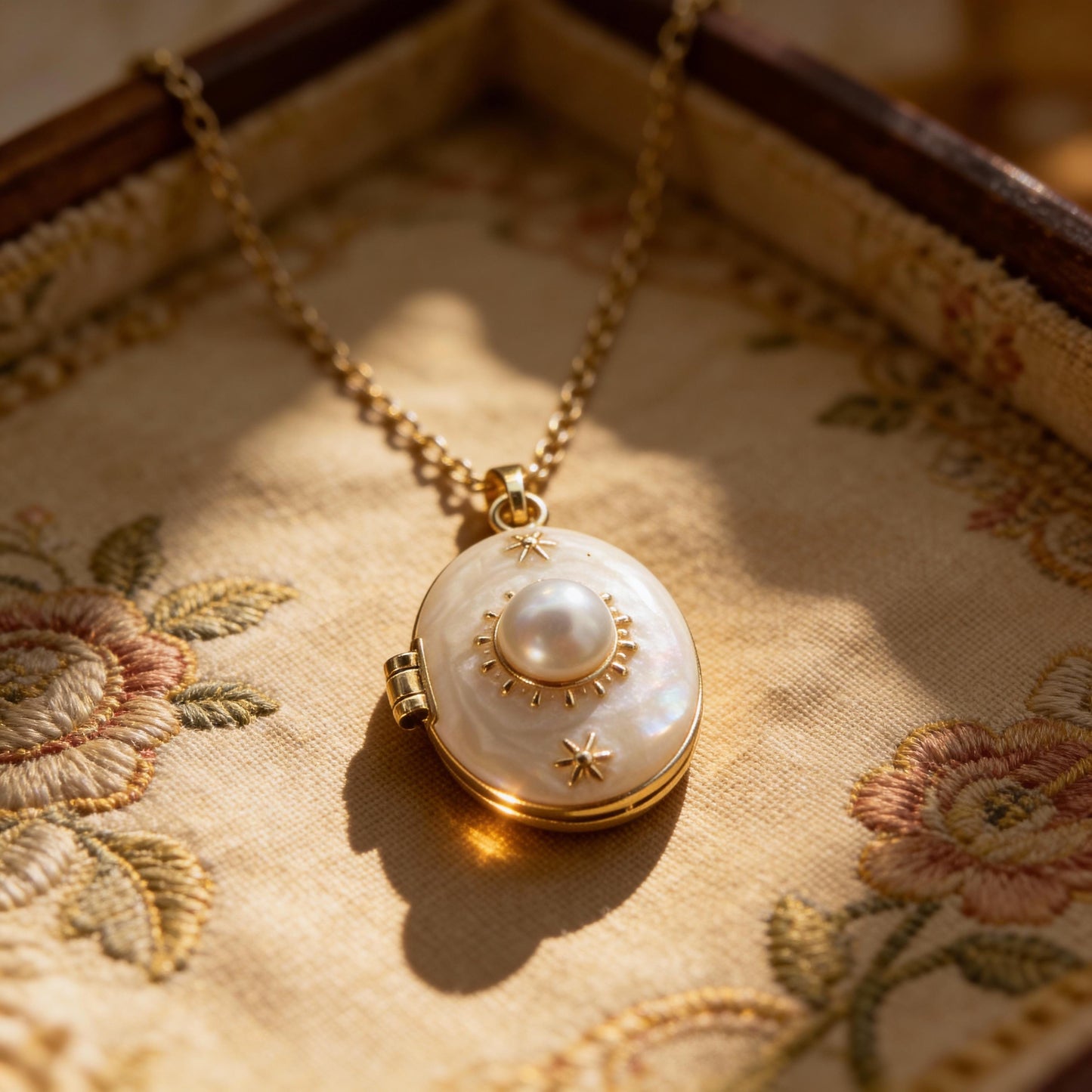 Pearl Star Photo Locket Necklace – Personalized Keepsake Gift