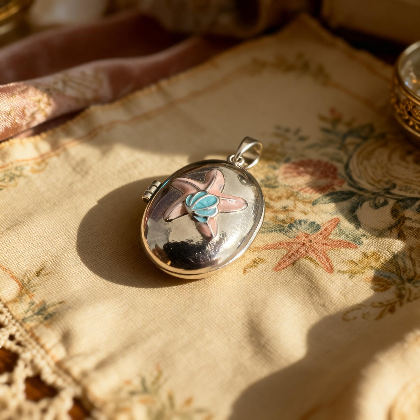 Seashell Starfish Oval Photo Locket Necklace – Personalized Keepsake Gift