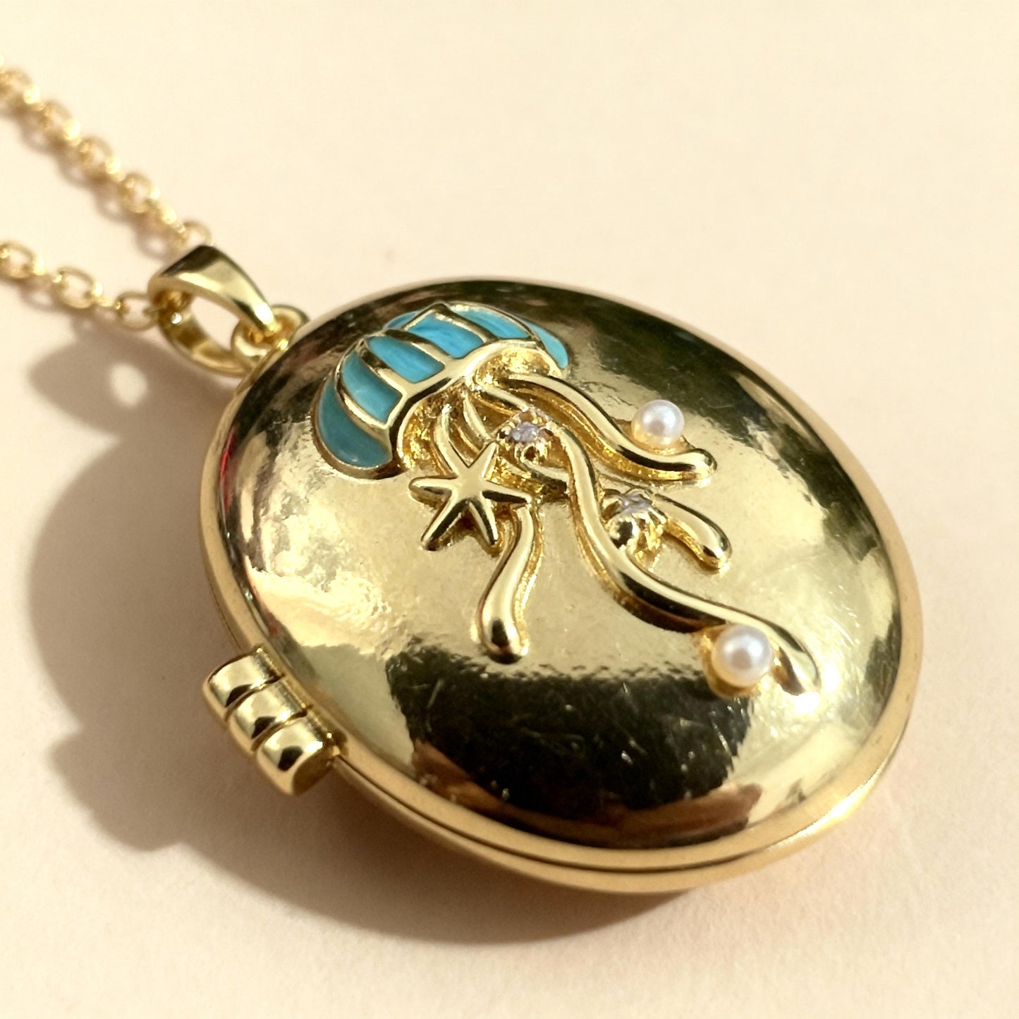 Jellyfish Oval Photo Locket Necklace – Personalized Keepsake Gift