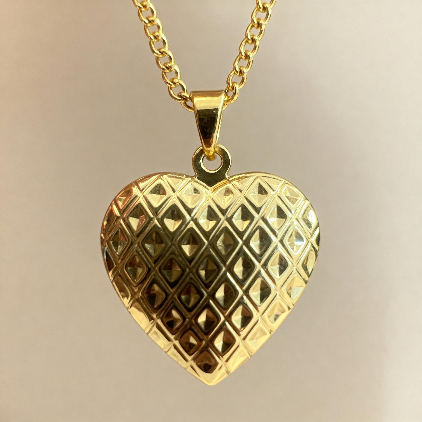 Classic Heart Photo Locket Necklace – Personalized Keepsake Gift