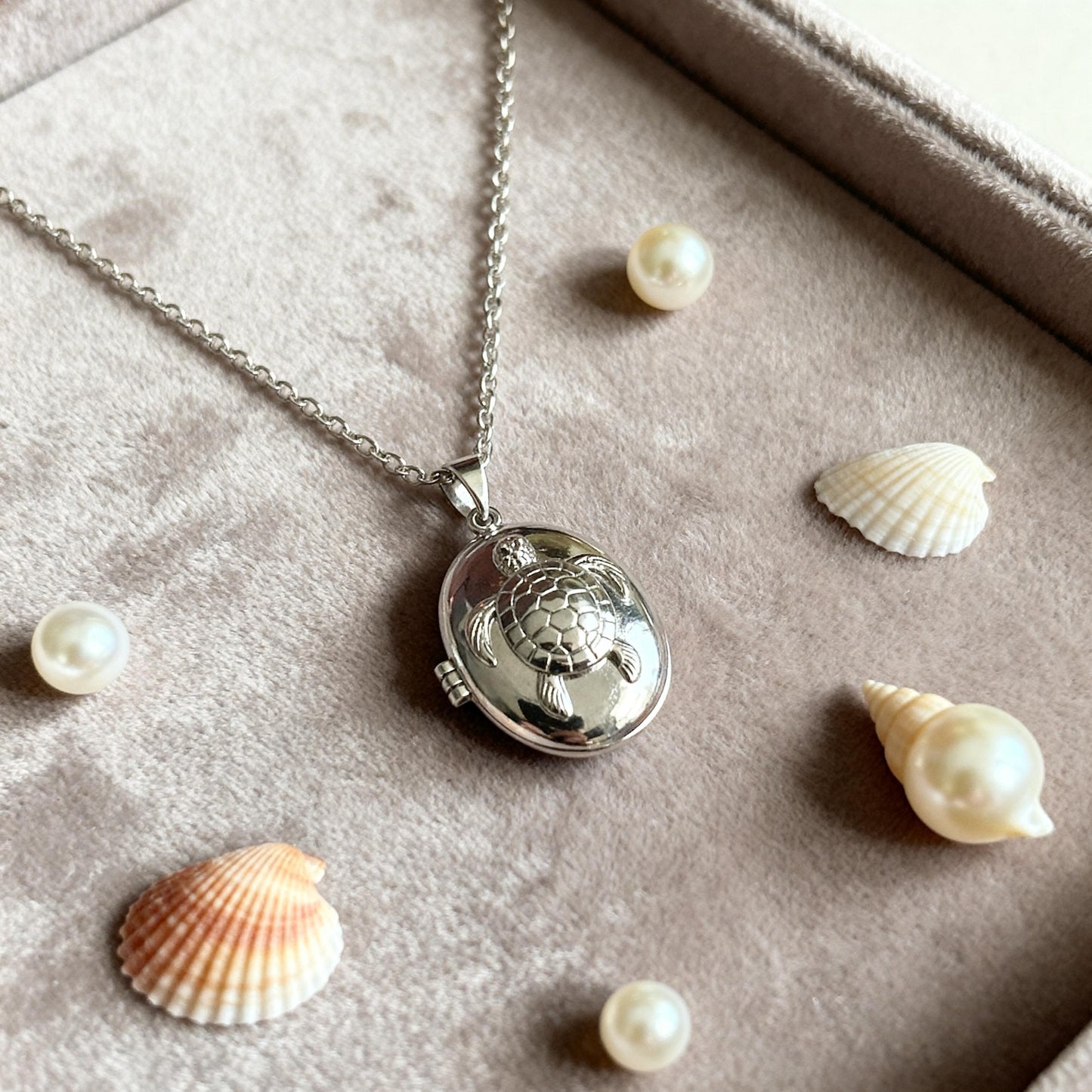 Sea Turtle Oval Photo Locket Necklace – Personalized Keepsake Gift