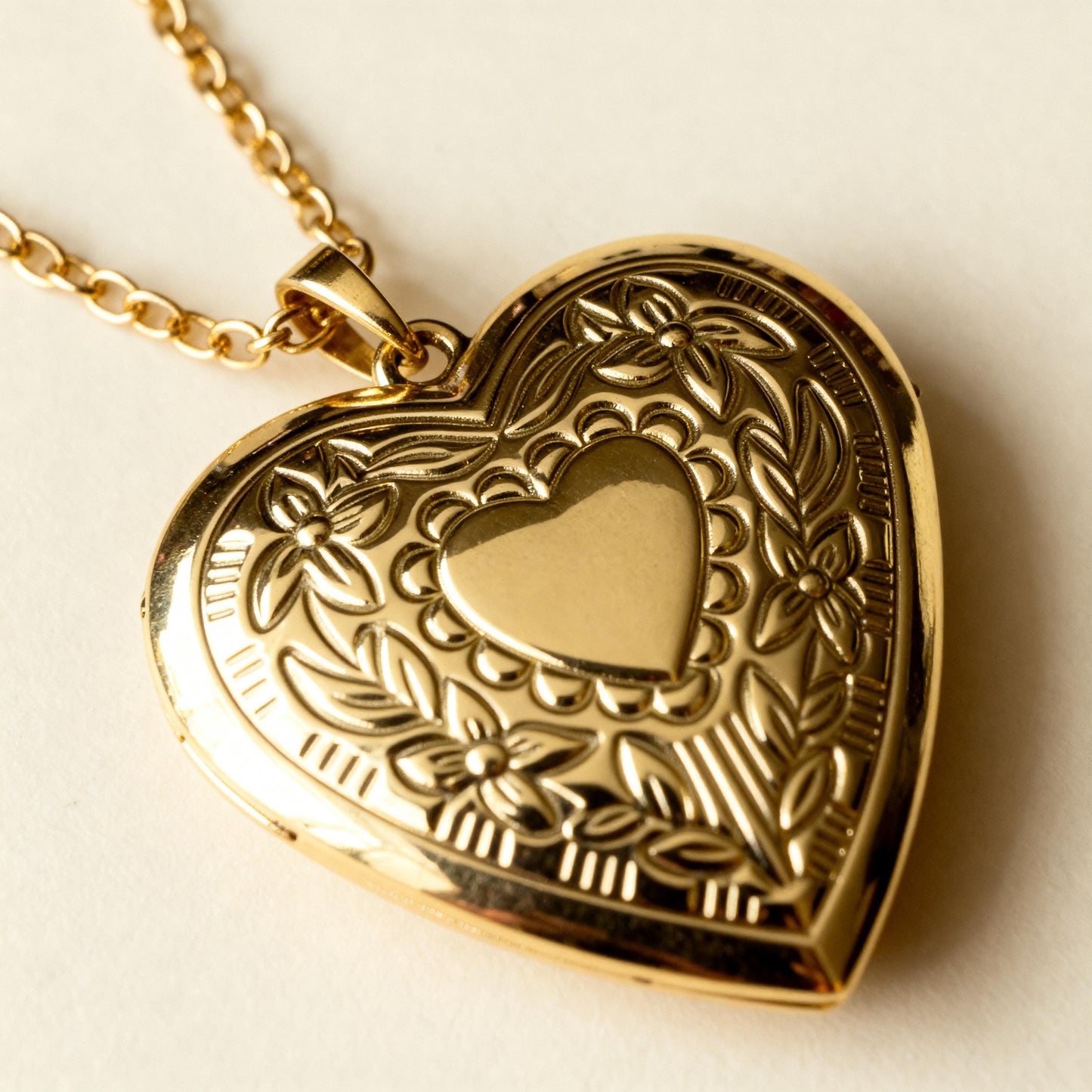 Floral Heart Photo Locket Necklace – Personalized Keepsake Gift