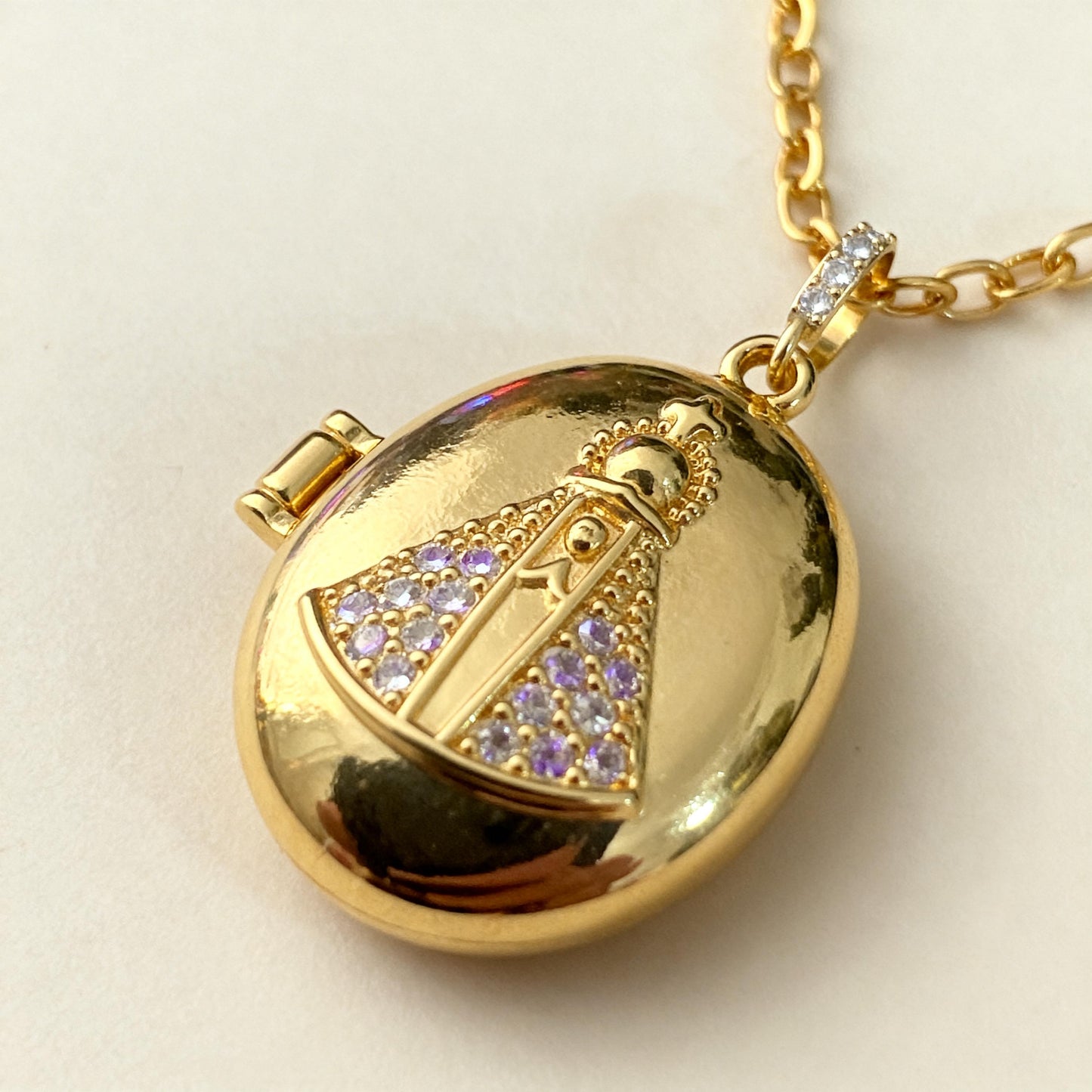 Virgin Mary Oval Photo Locket Necklace – Personalized Keepsake Gift