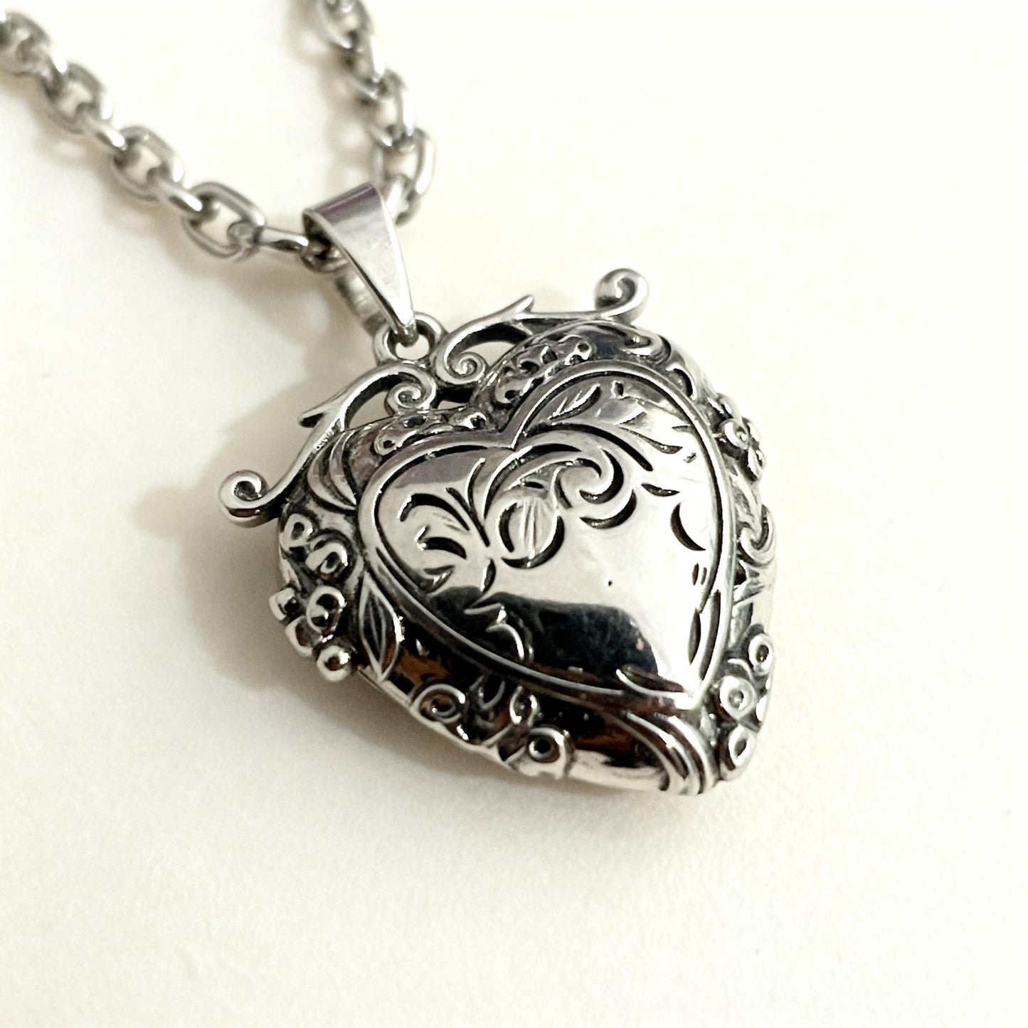 Silver Heart Photo Locket Necklace – Personalized Keepsake Gift
