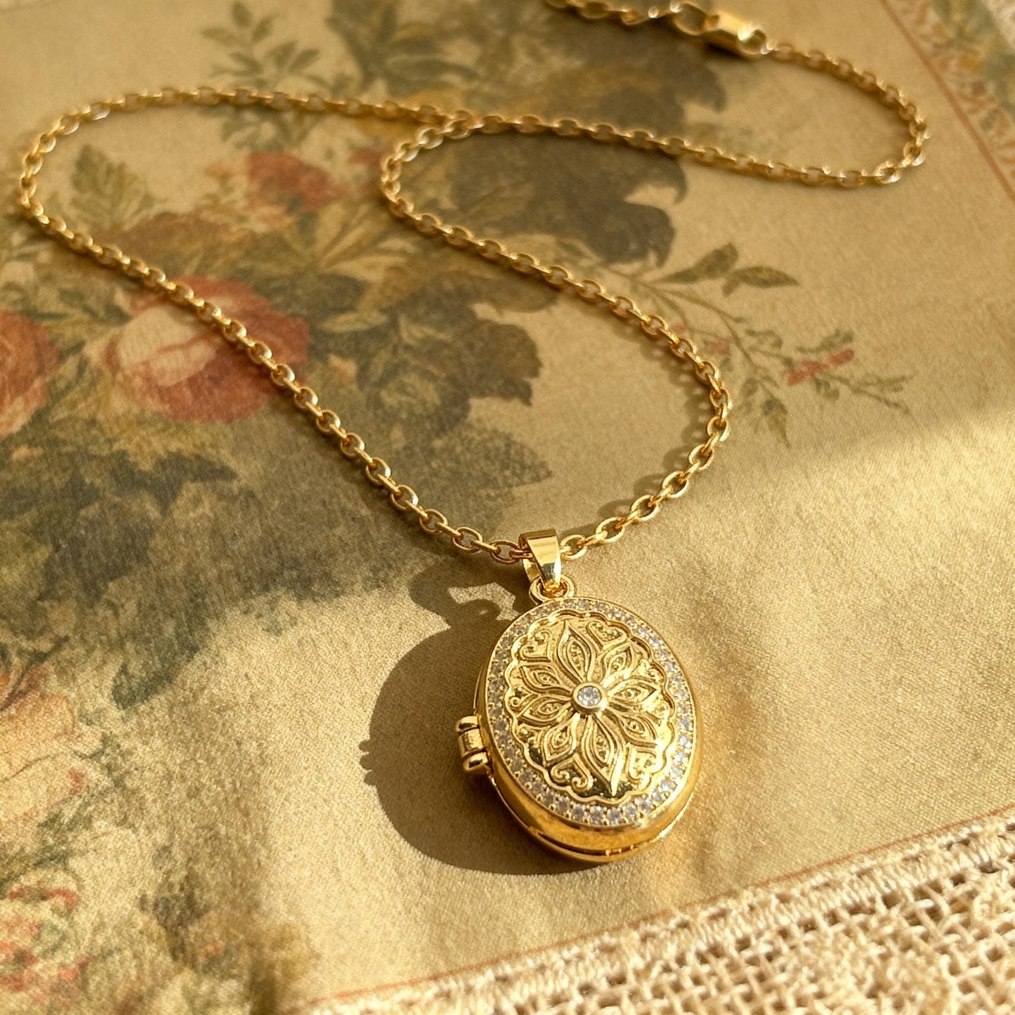 Floral Oval Photo Locket Necklace – Personalized Keepsake Gift