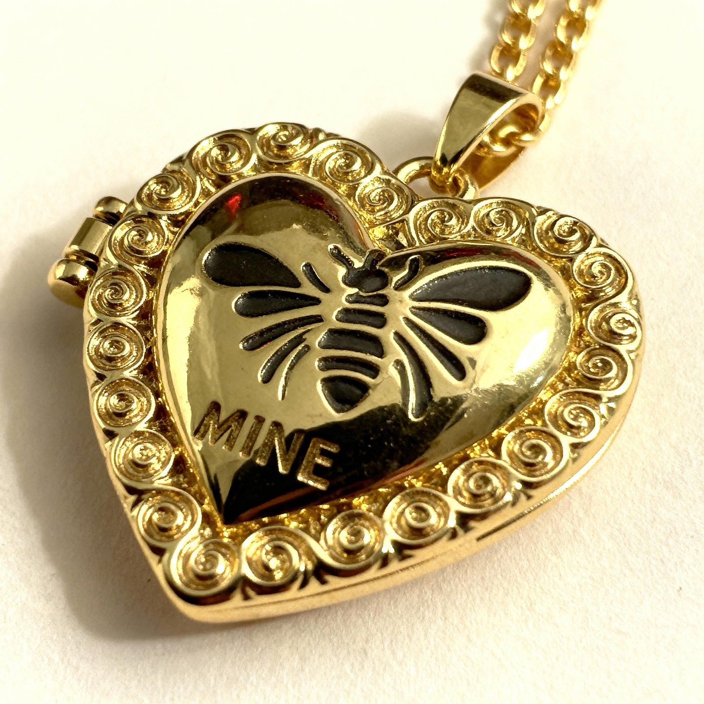Bee Heart Photo Locket Necklace – Personalized Keepsake Gift