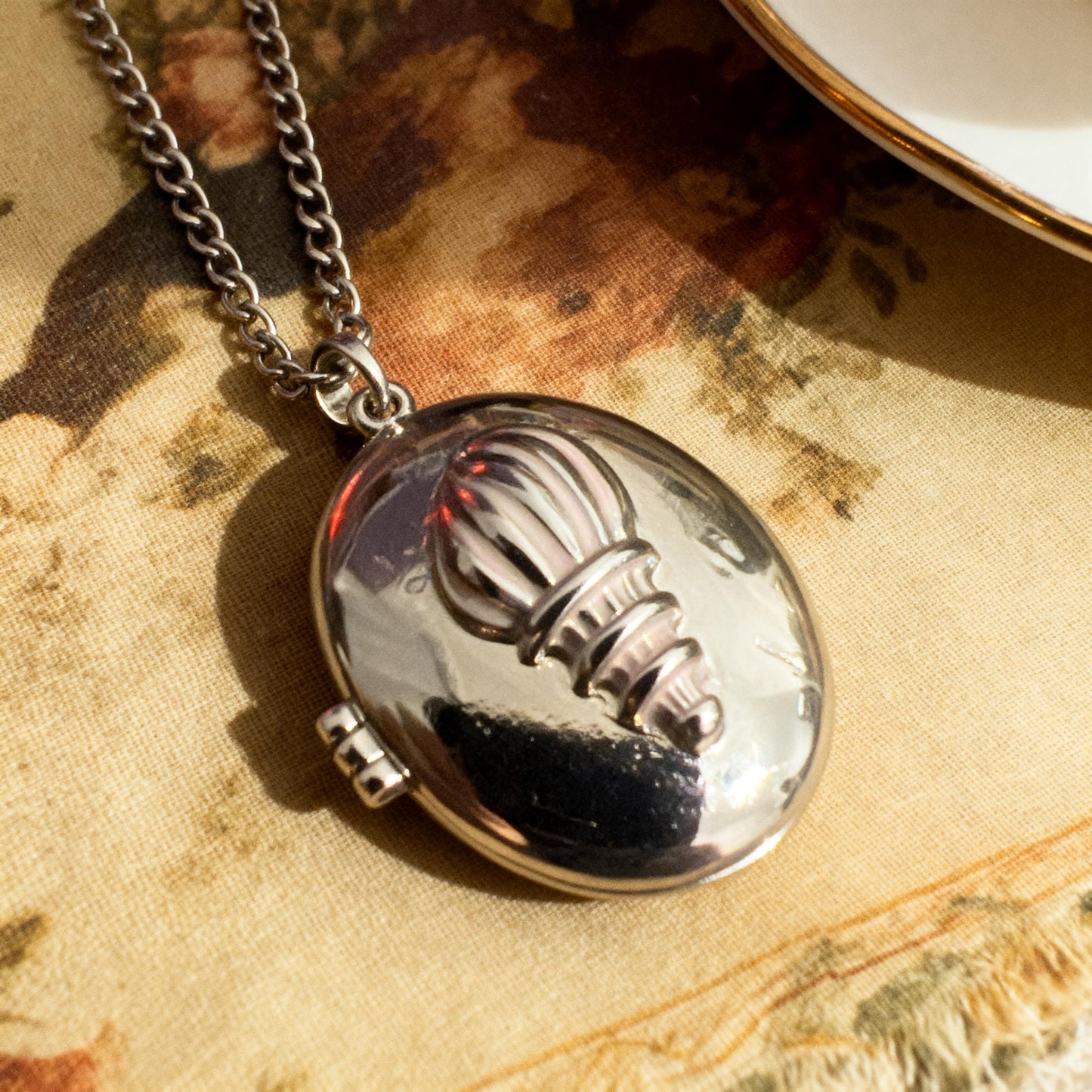 Seashell Photo Locket Necklace – Personalized Keepsake Gift