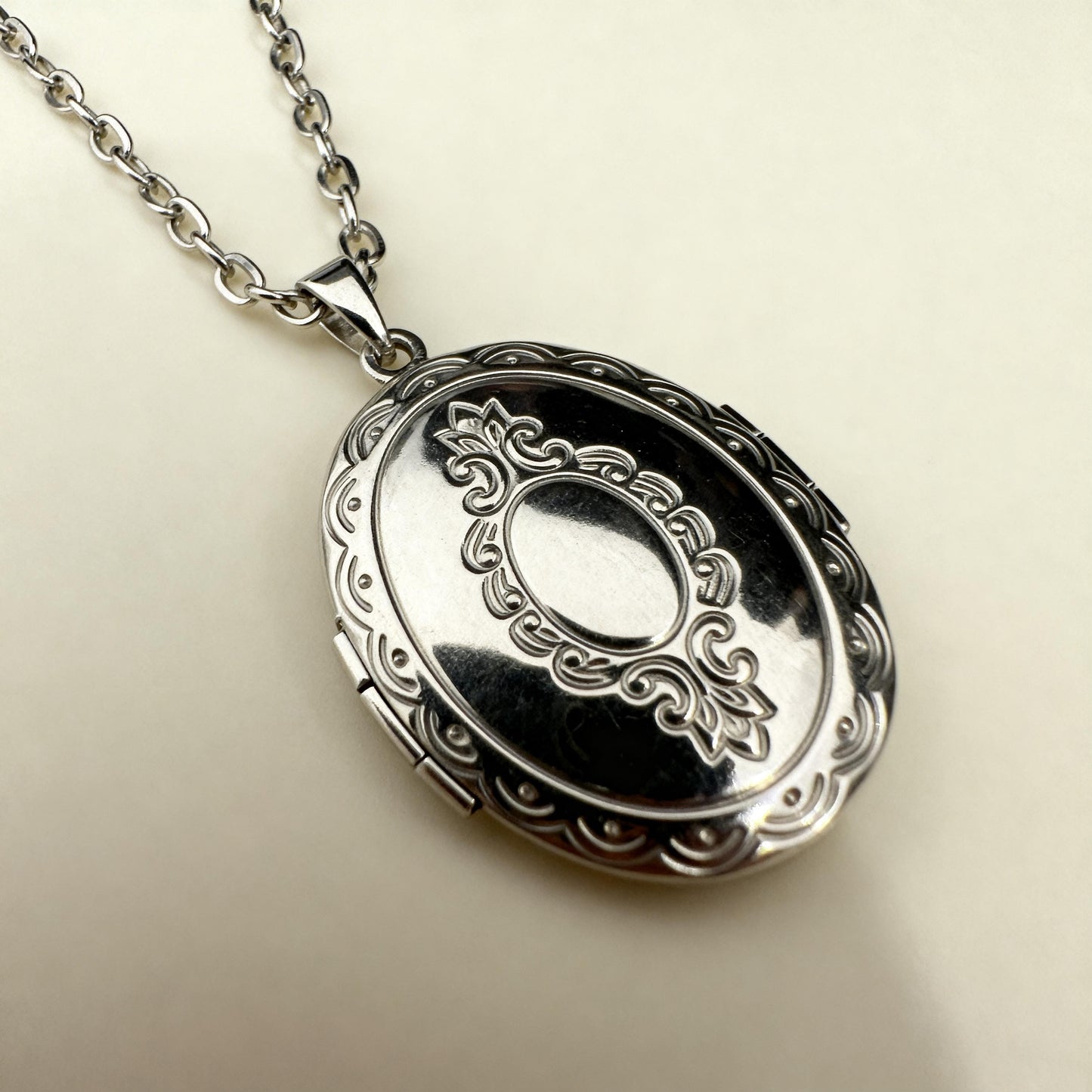 Antique Silver Oval Photo Locket Necklace – Personalized Keepsake Gift