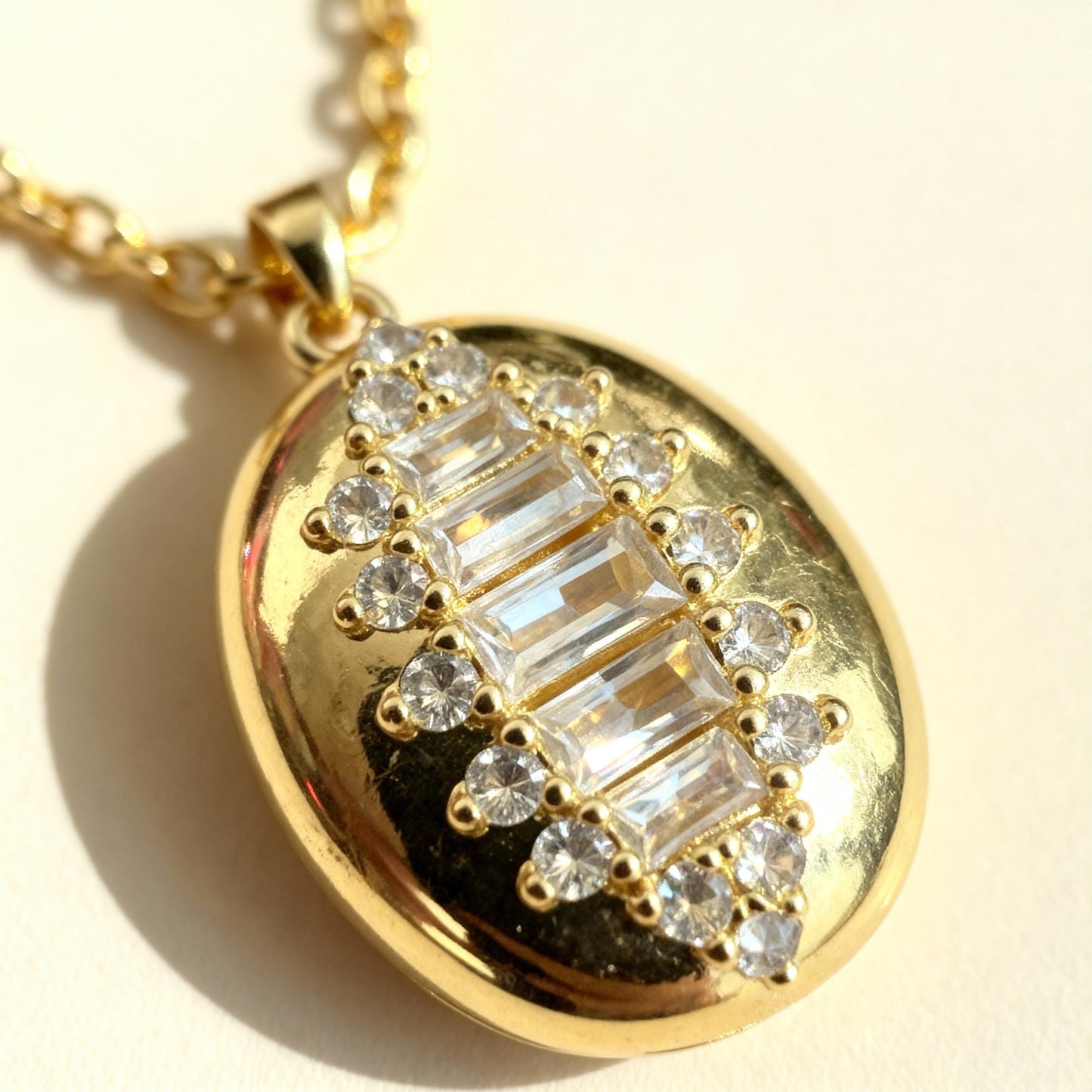 Crystal Oval Photo Locket Necklace – Personalized Keepsake Gift