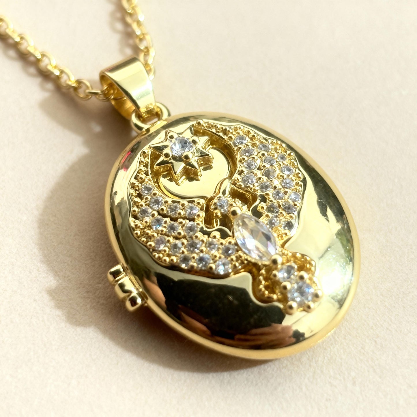 Phoenix Oval Photo Locket Necklace – Personalized Keepsake Gift