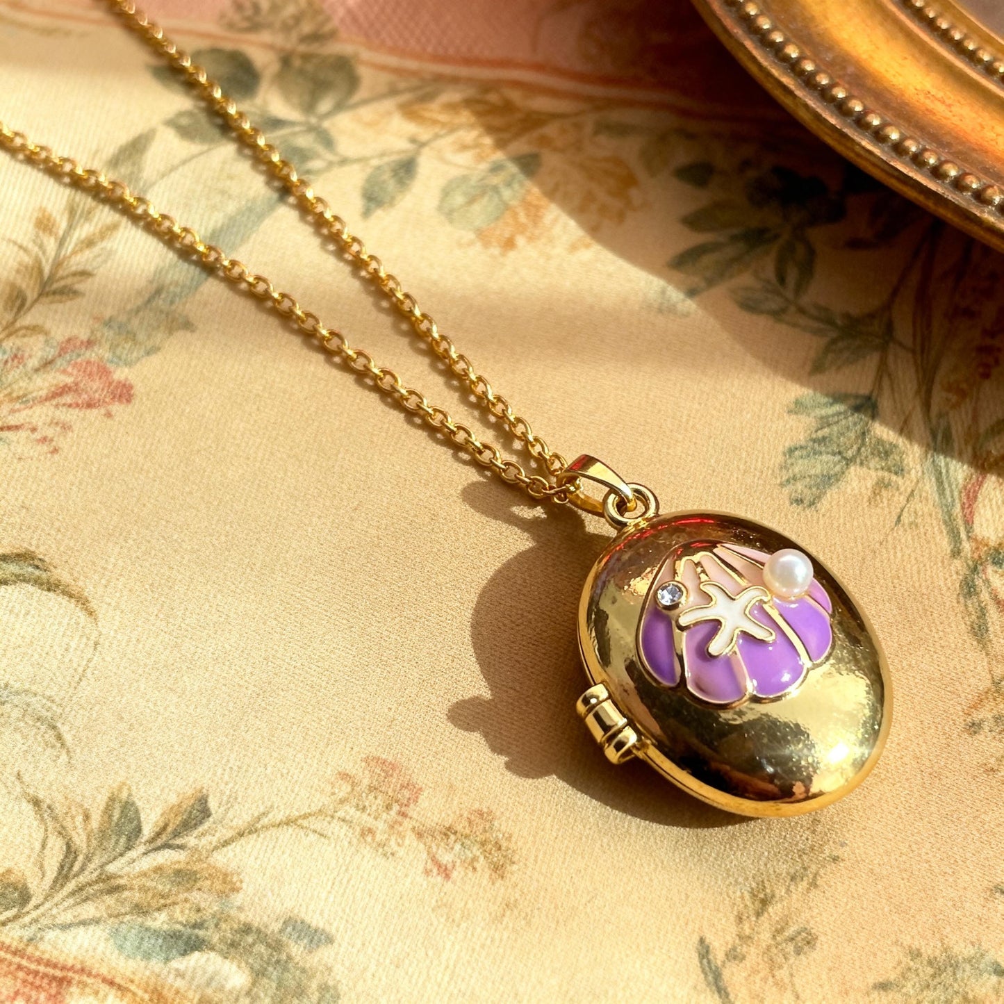 Purple Seashell Oval Photo Locket Necklace – Personalized Keepsake Gift