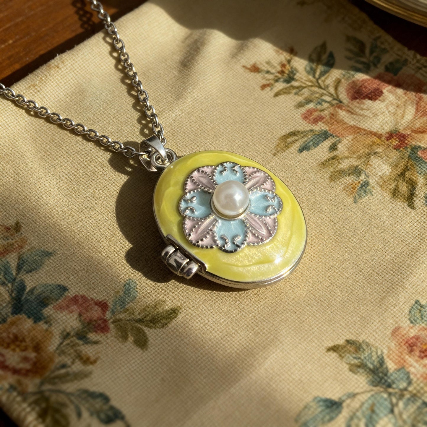 Pastel Pearl Floral Oval Photo Locket Necklace – Personalized Keepsake Gift