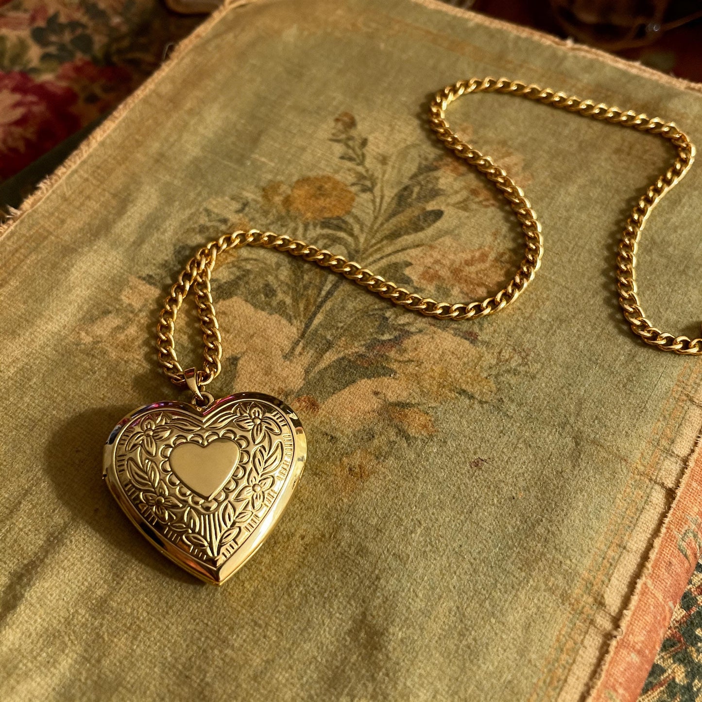 Floral Heart Photo Locket Necklace – Personalized Keepsake Gift