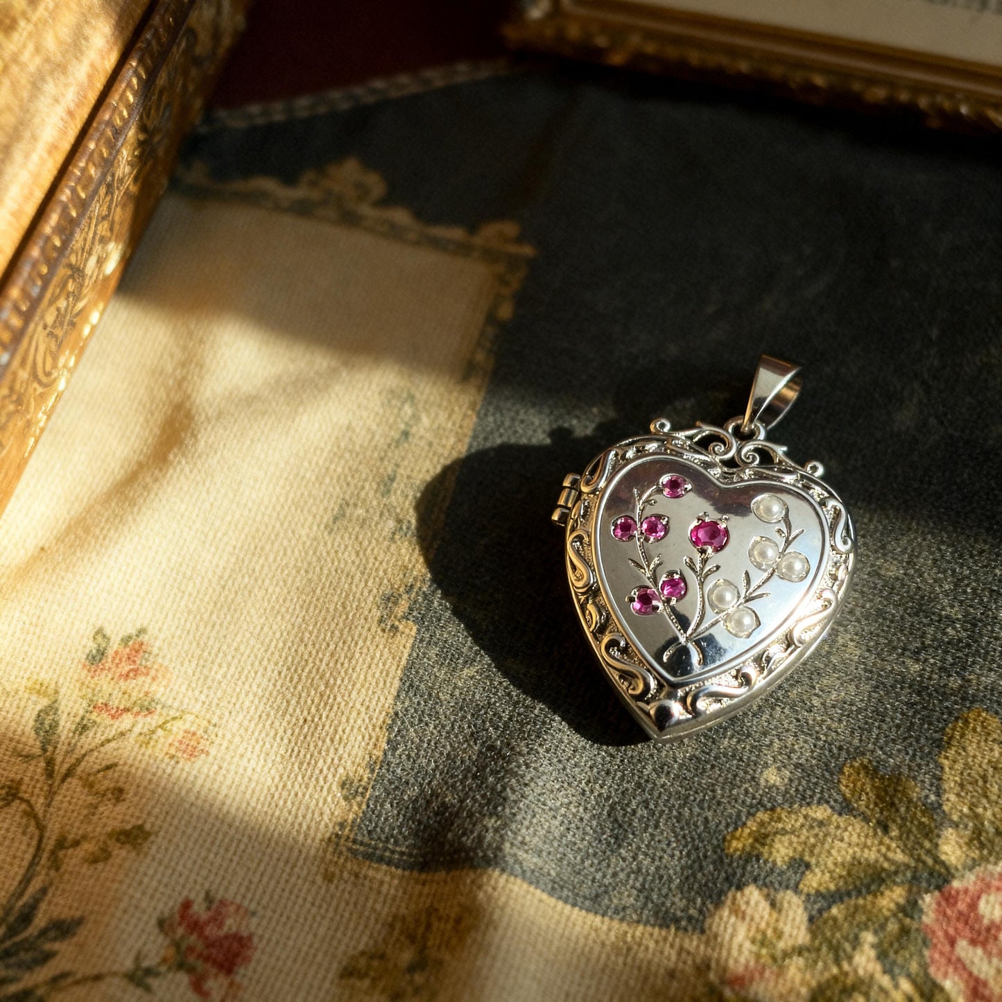 Floral Heart Photo Locket Necklace – Personalized Keepsake Gift