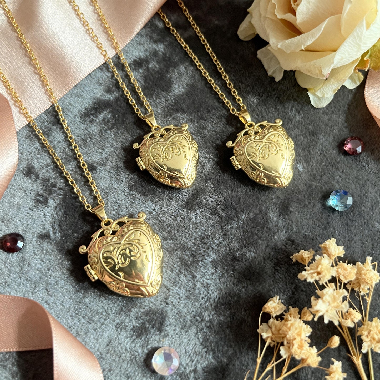 Vintage Heart Photo Locket Necklace – Personalized Keepsake Gift