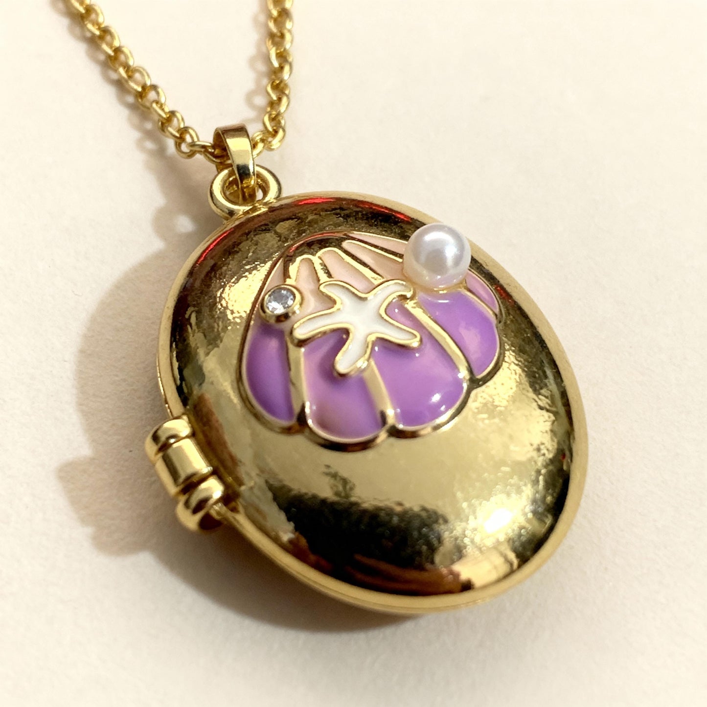 Purple Seashell Oval Photo Locket Necklace – Personalized Keepsake Gift