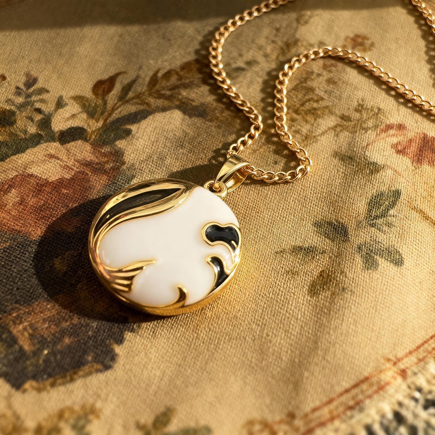 Yin Yang Round Photo Locket Necklace – Personalized Keepsake Gift