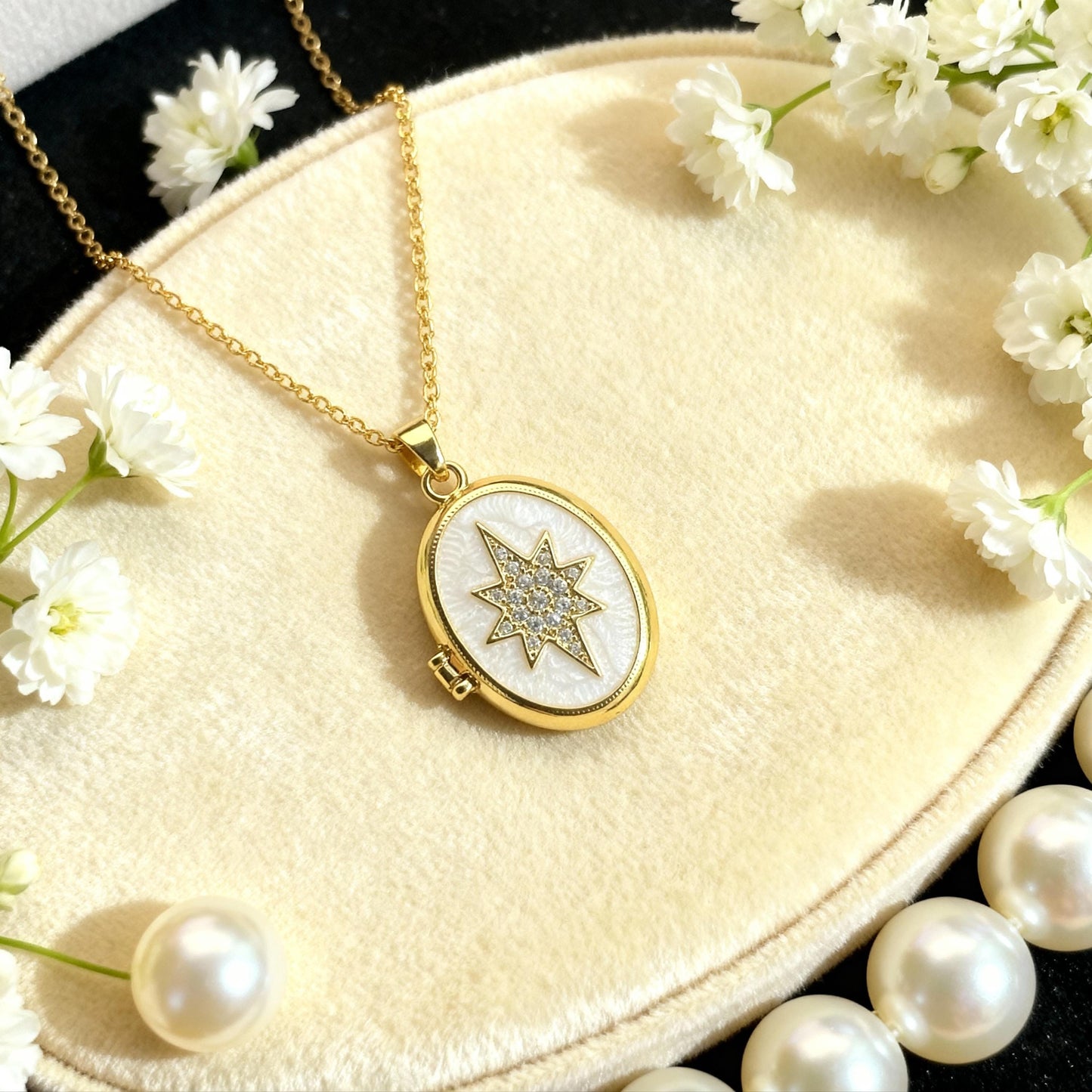 White Star Oval Photo Locket Necklace – Personalized Keepsake Gift