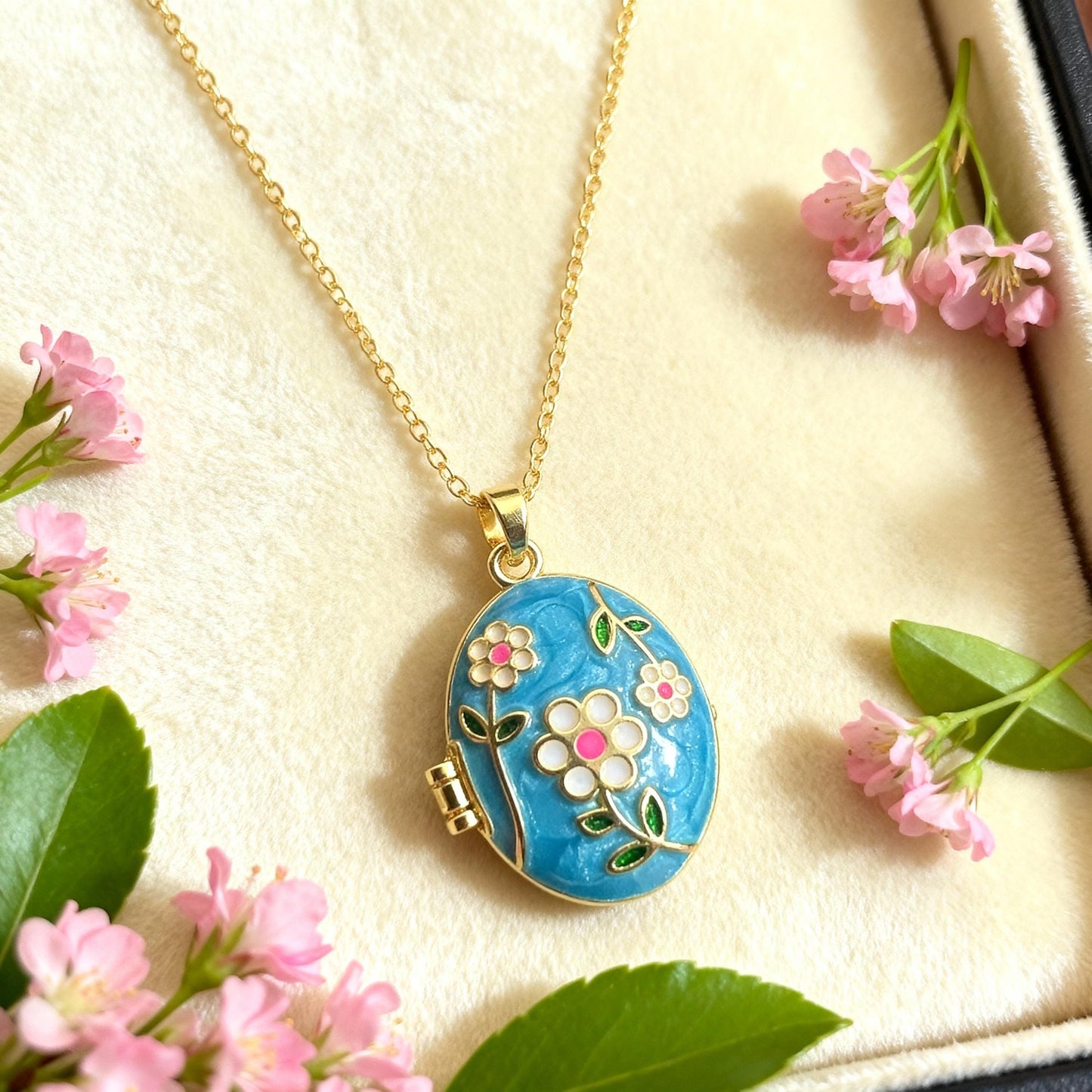 Blue Daisy Oval Photo Locket Necklace – Personalized Keepsake Gift