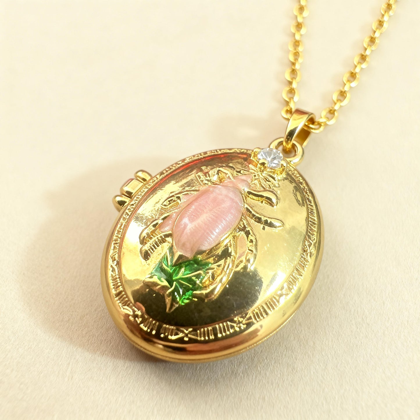 Firefly Oval Photo Locket Necklace – Personalized Keepsake Gift