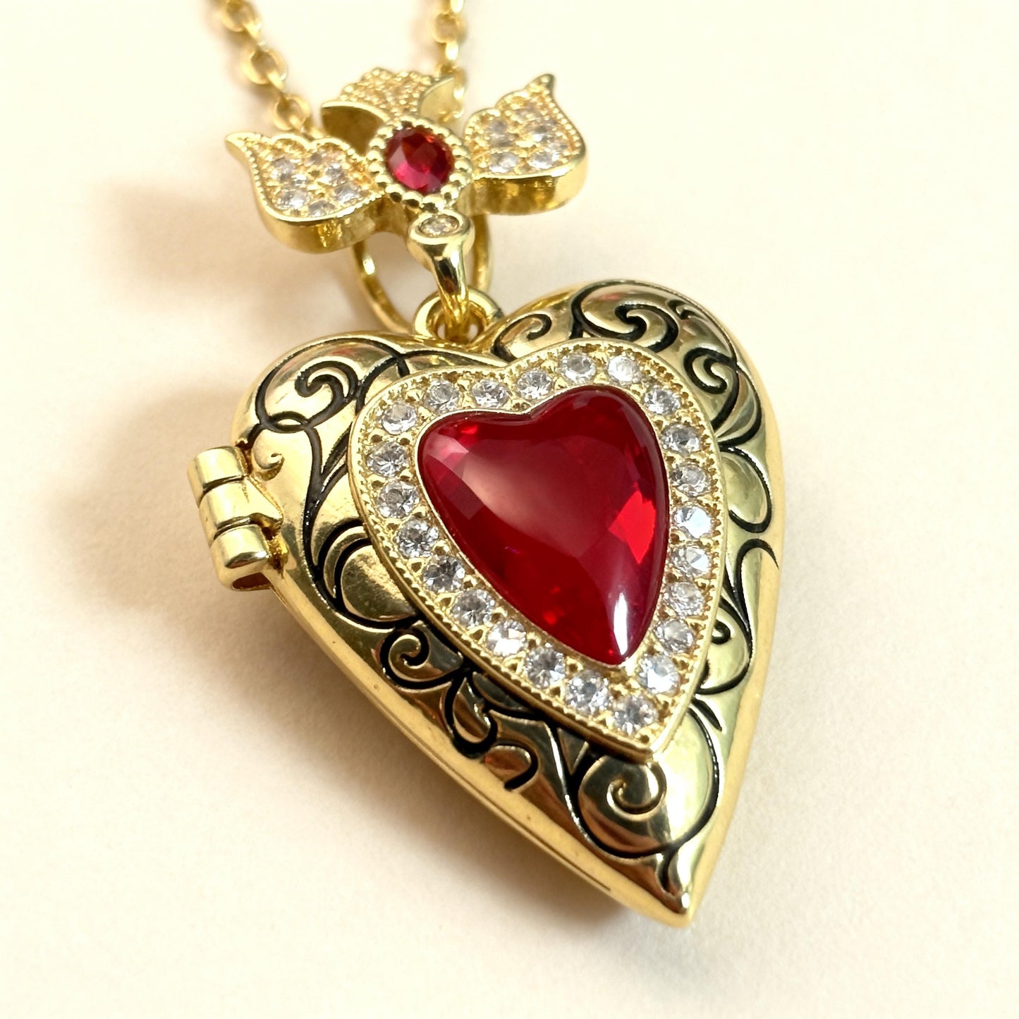 Victorian Heart Photo Locket Necklace – Personalized Keepsake Gift