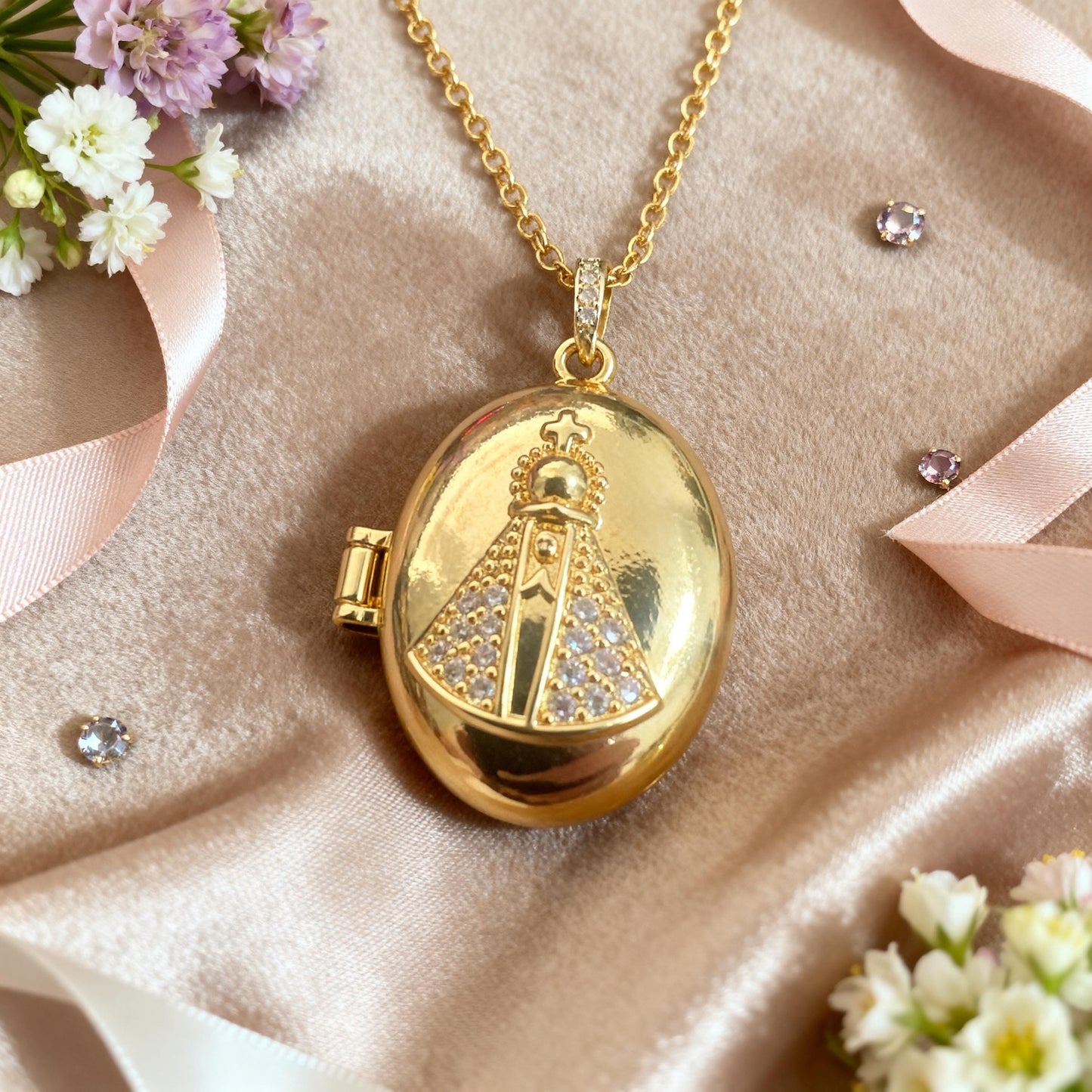 Virgin Mary Oval Photo Locket Necklace – Personalized Keepsake Gift