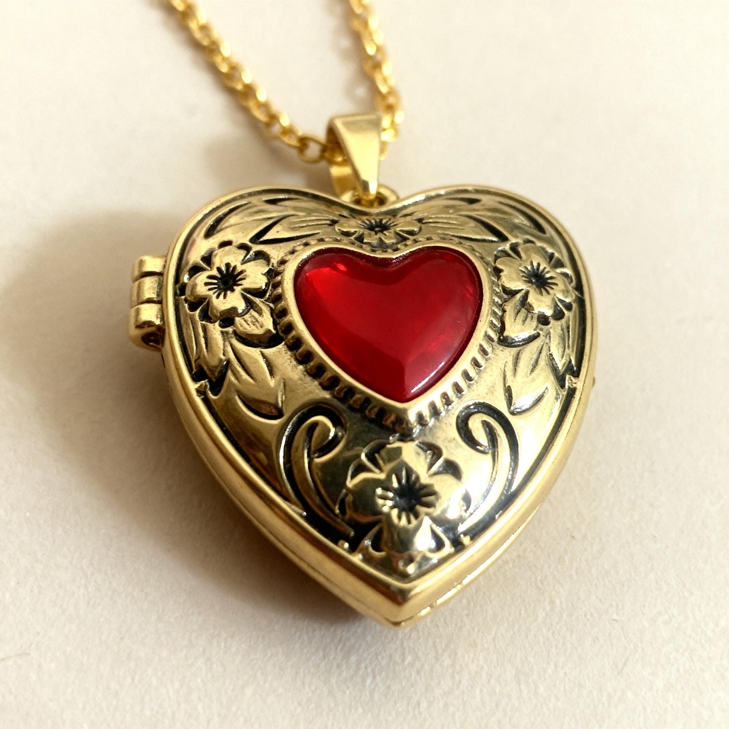Red Floral Heart Photo Locket Necklace – Personalized Keepsake Gift