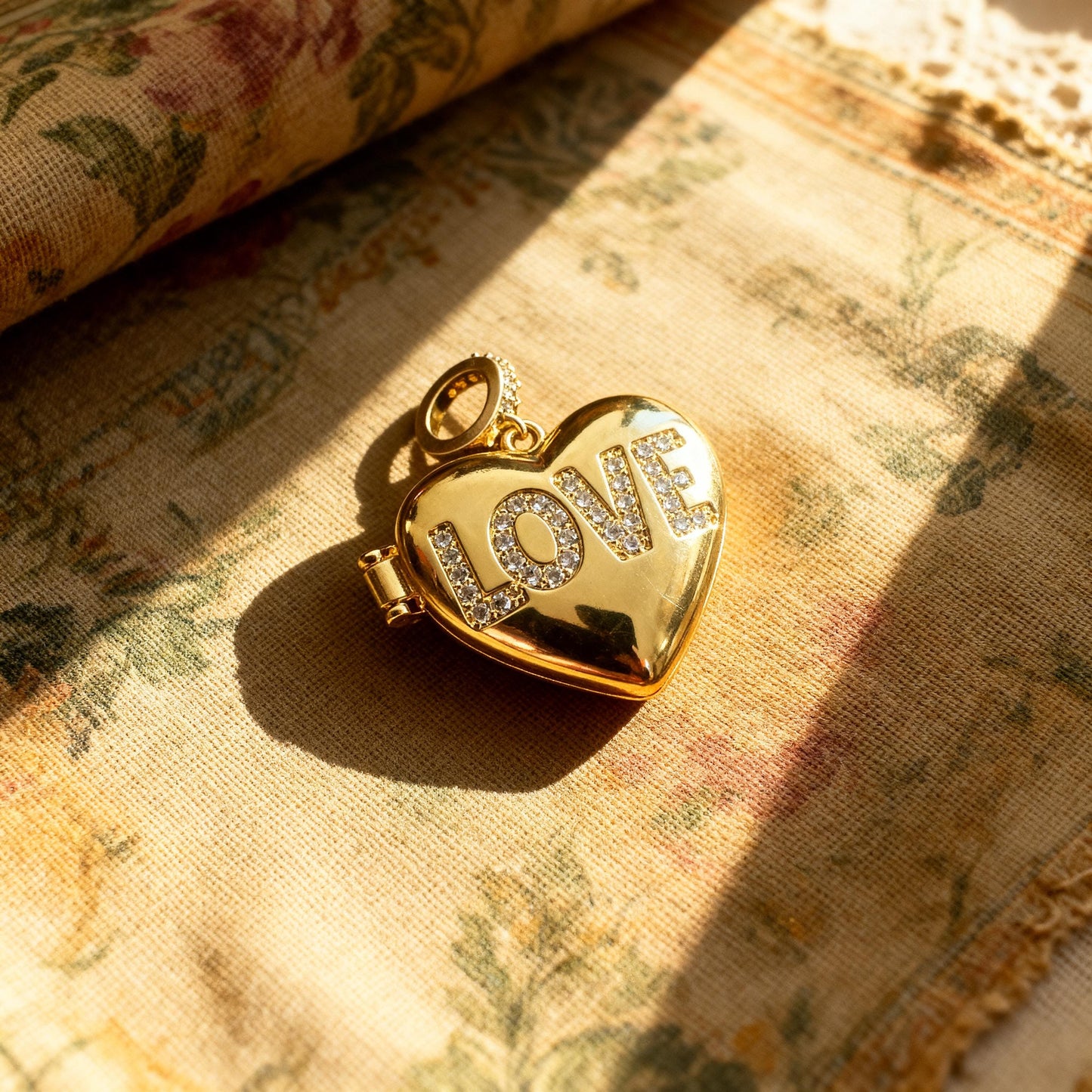 Love Heart Photo Locket Necklace – Personalized Keepsake Gift