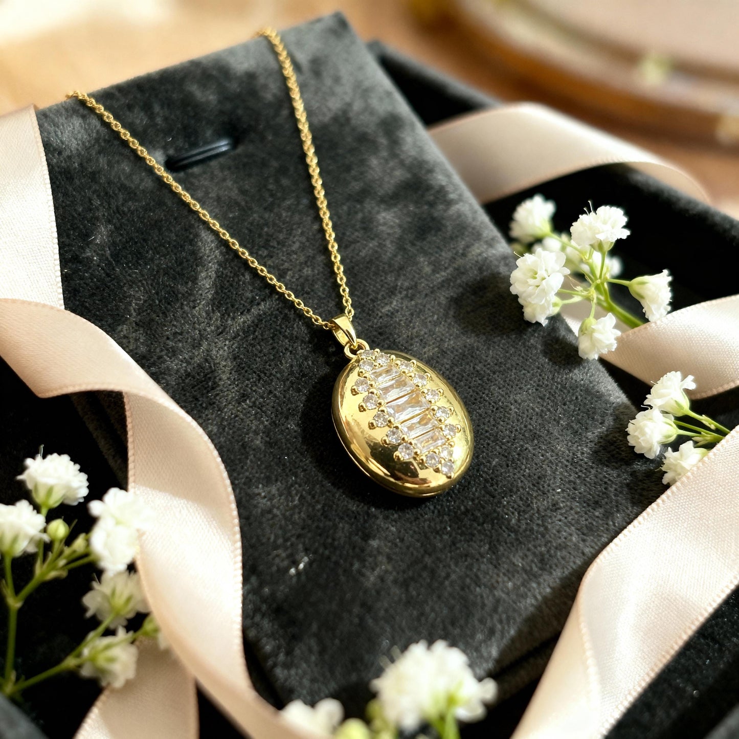 Crystal Oval Photo Locket Necklace – Personalized Keepsake Gift