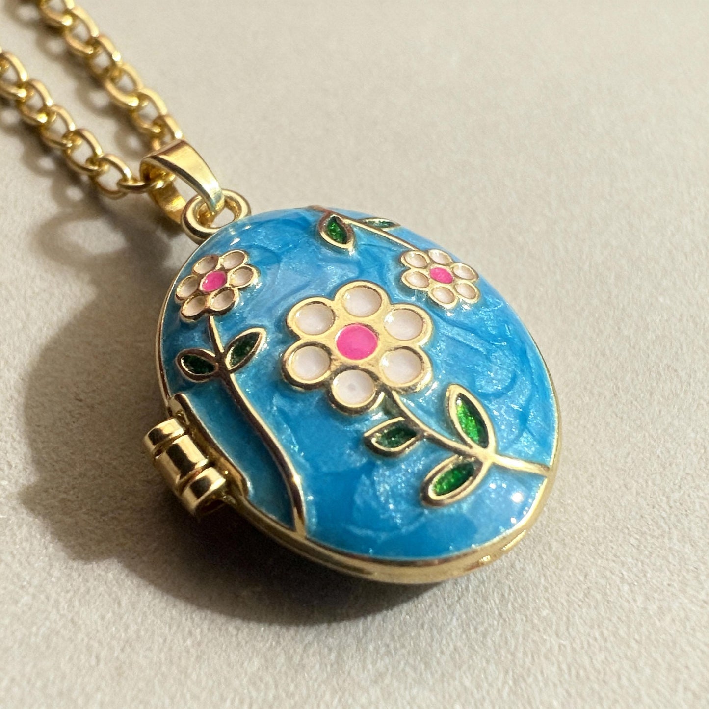 Blue Daisy Oval Photo Locket Necklace – Personalized Keepsake Gift