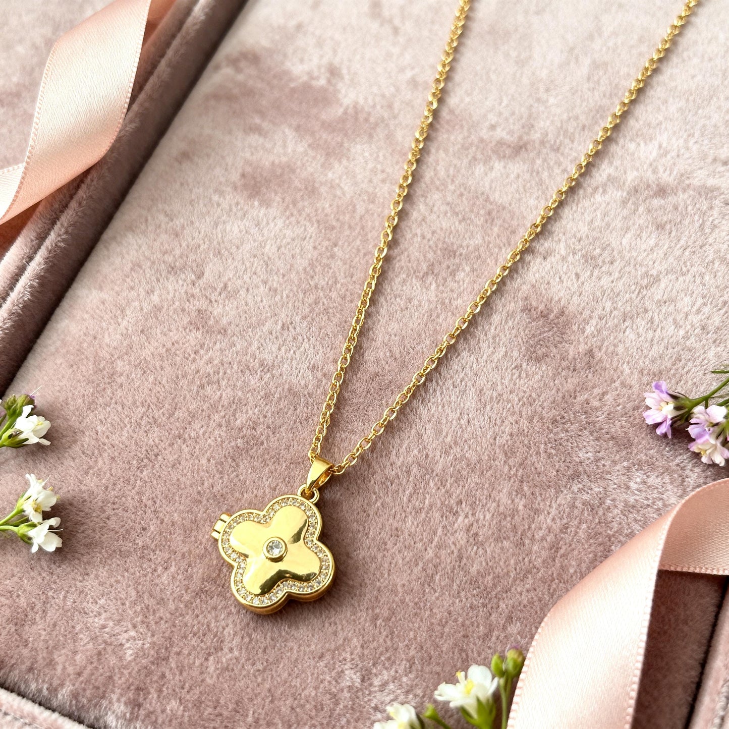 Clover Photo Locket Necklace – Personalized Keepsake Gift