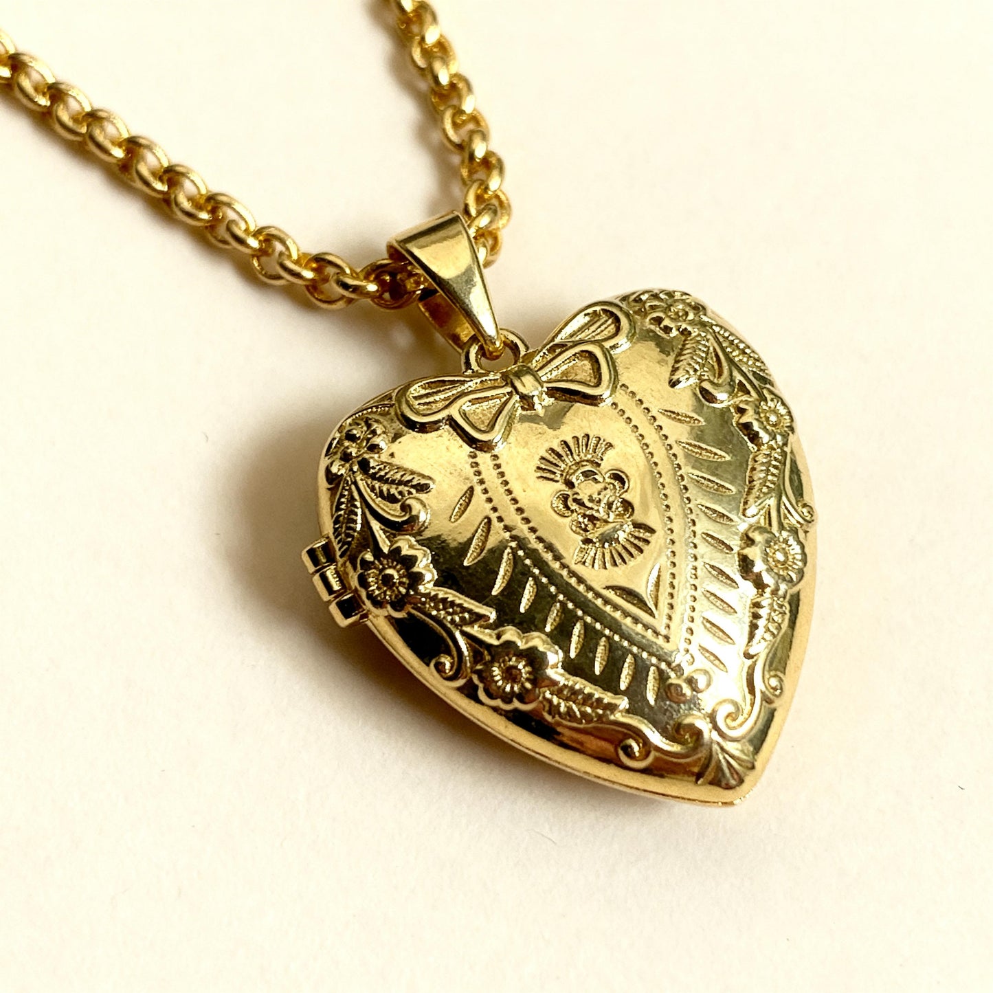 Engraved Heart Photo Locket Necklace – Personalized Keepsake Gift