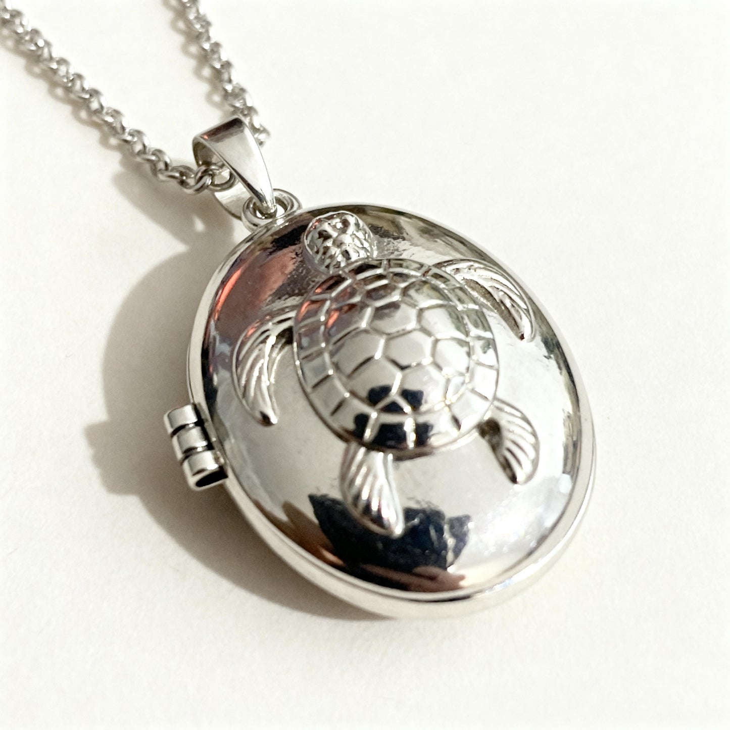 Sea Turtle Oval Photo Locket Necklace – Personalized Keepsake Gift