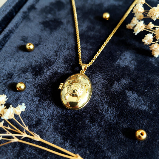 Sea Turtle Oval Photo Locket Necklace – Personalized Keepsake Gift