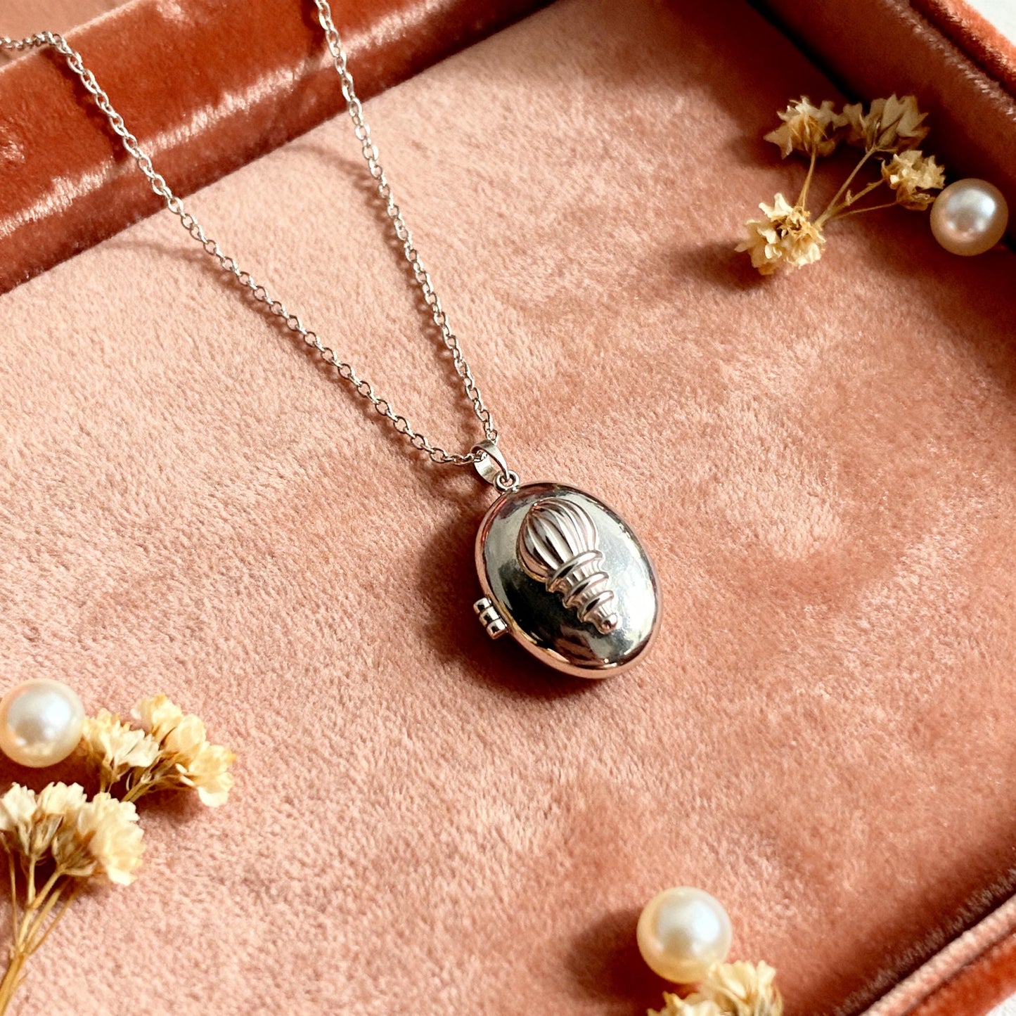 Seashell Photo Locket Necklace – Personalized Keepsake Gift